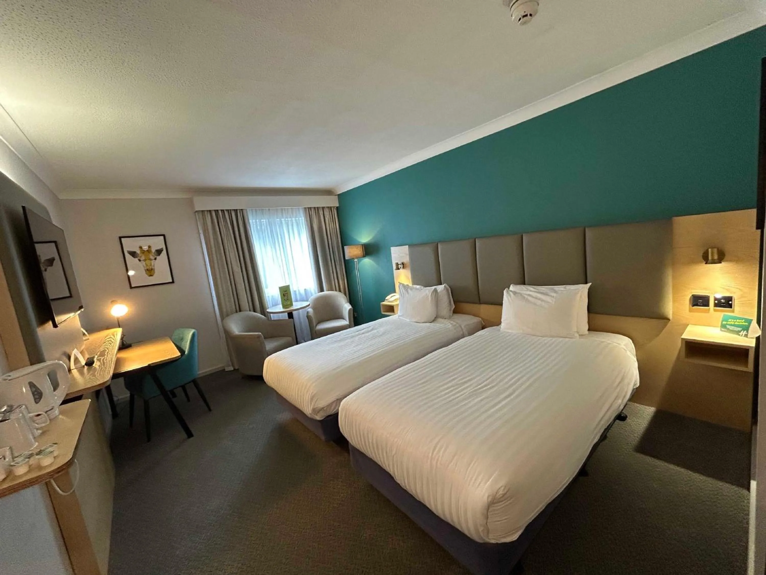 Photo of the whole room, Bed in Holiday Inn Maidstone-Sevenoaks by IHG