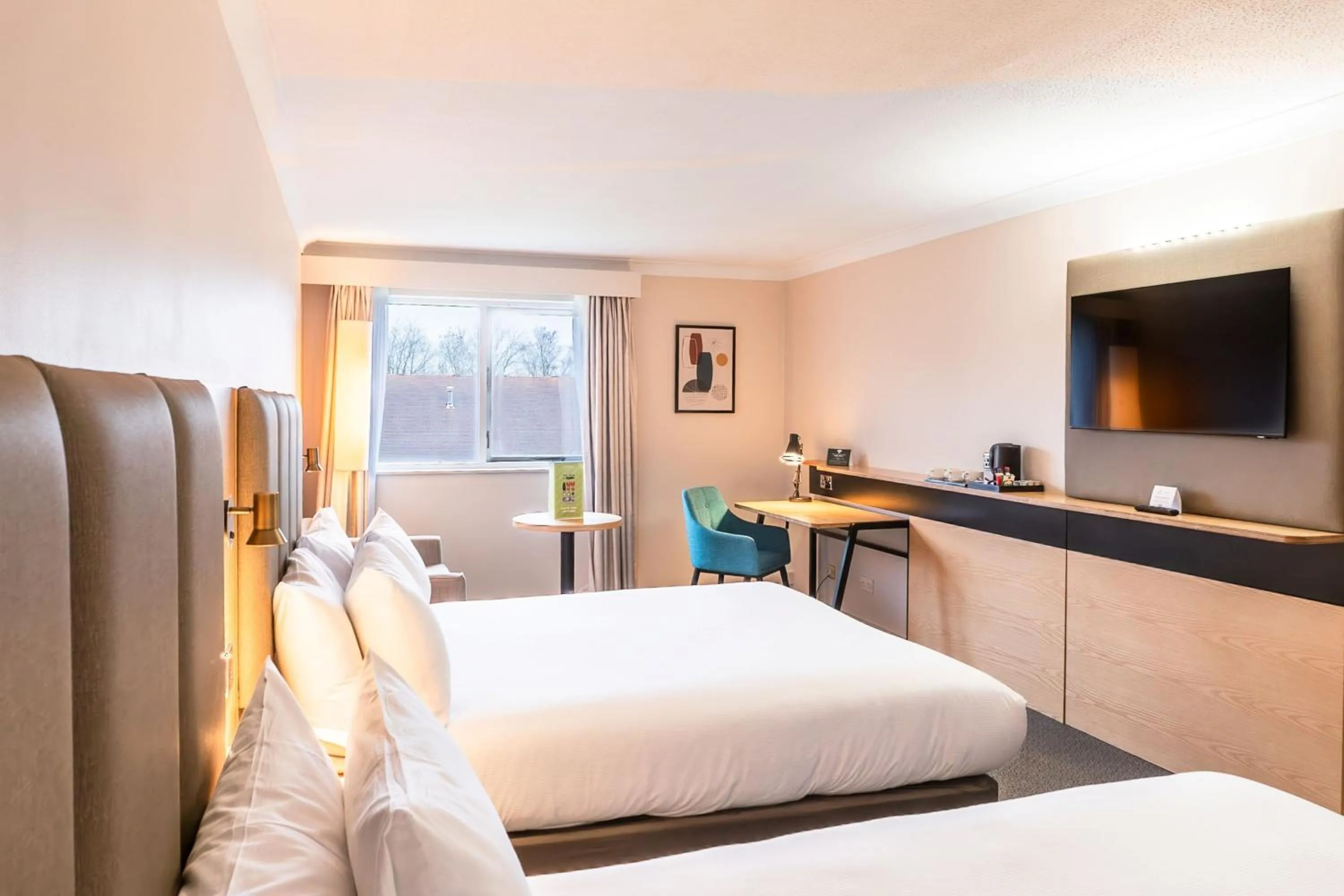 Photo of the whole room, Bed in Holiday Inn Maidstone-Sevenoaks by IHG