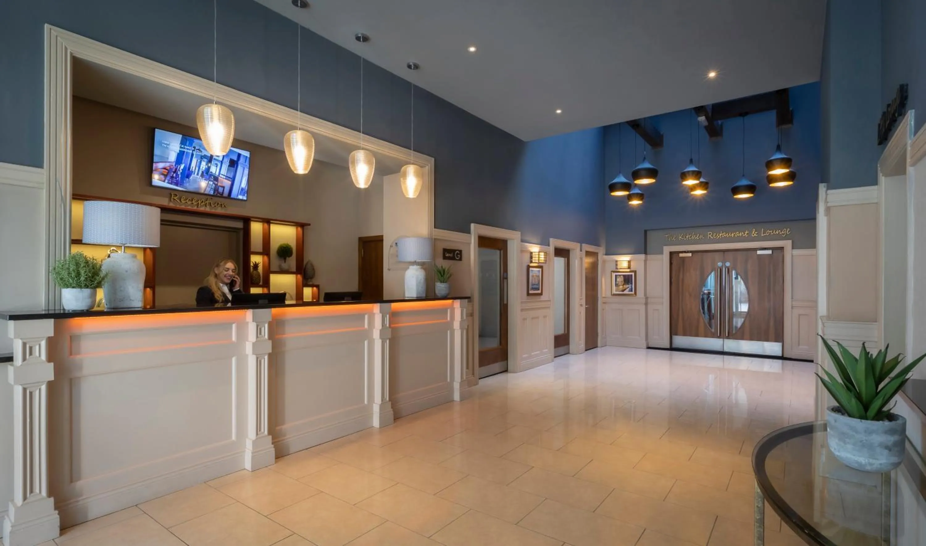 Lobby or reception in Metro Hotel Dublin Airport
