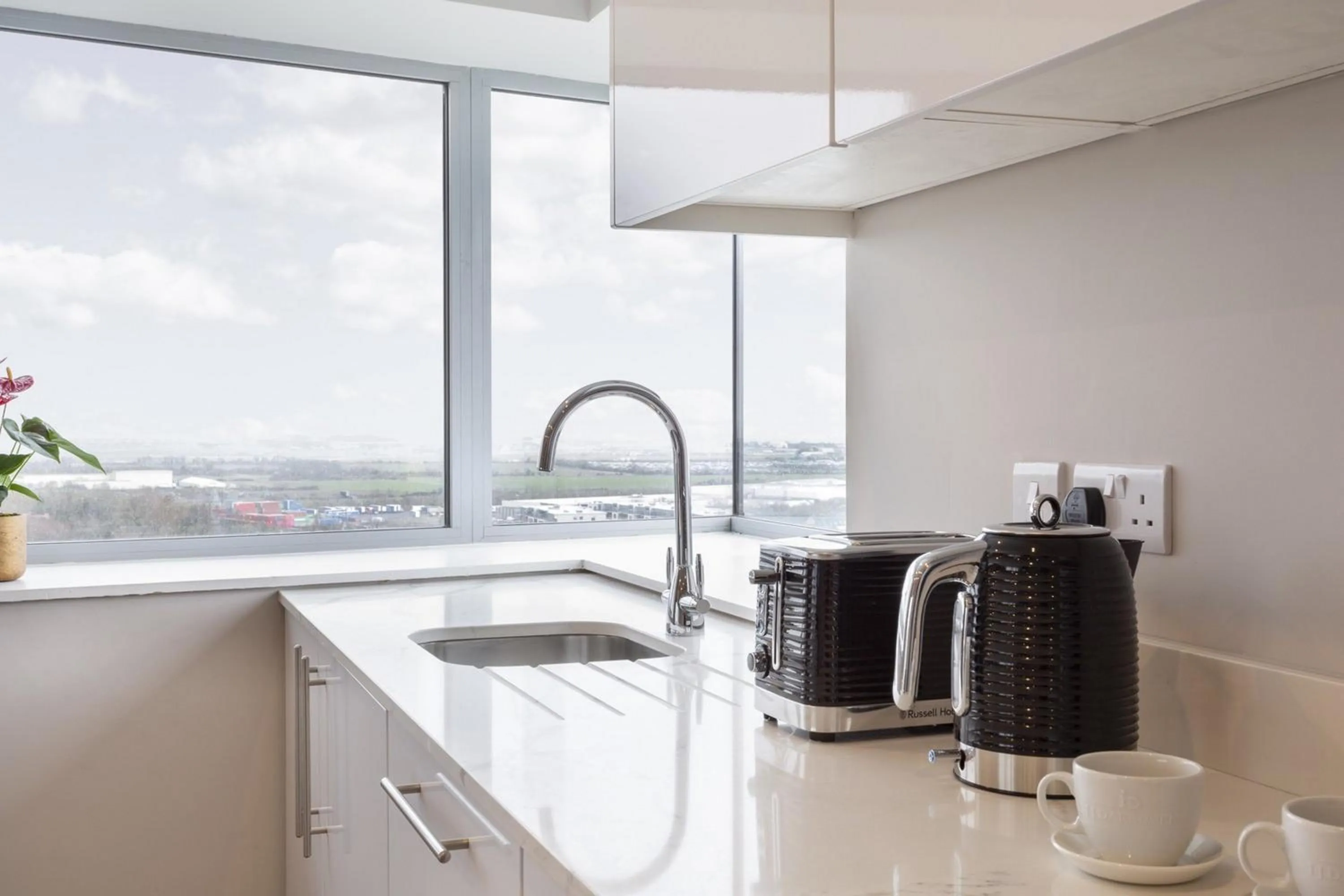 Coffee/tea facilities in Metro Hotel Dublin Airport