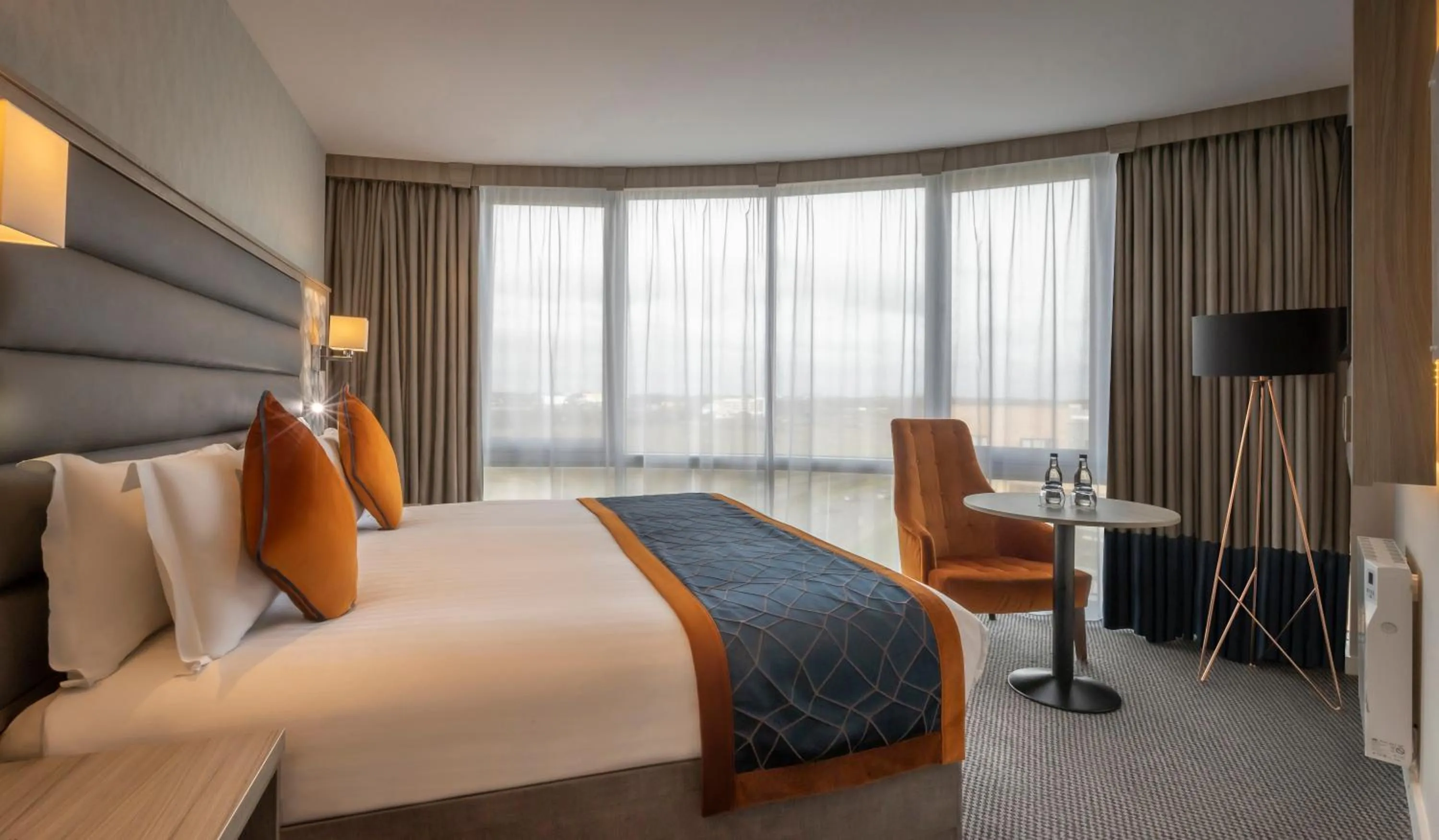 Bedroom, Bed in Metro Hotel Dublin Airport