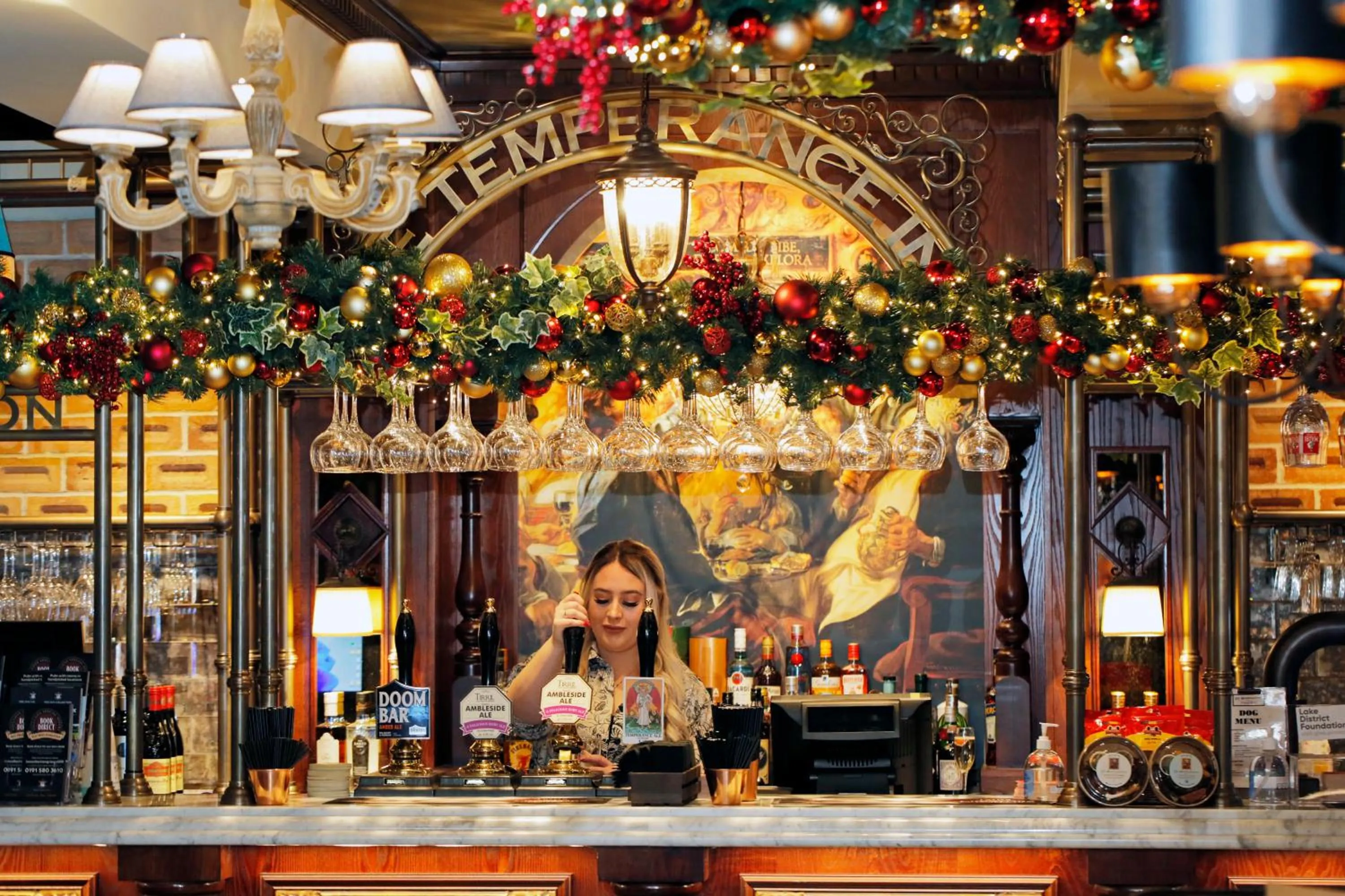 Lounge or bar in The Temperance Inn, Ambleside - The Inn Collection Group