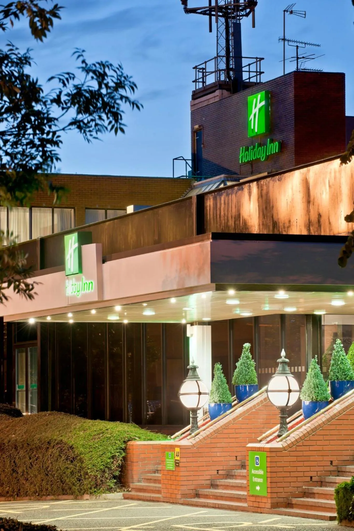 Property building in Holiday Inn Runcorn M56 Junction 12 by IHG