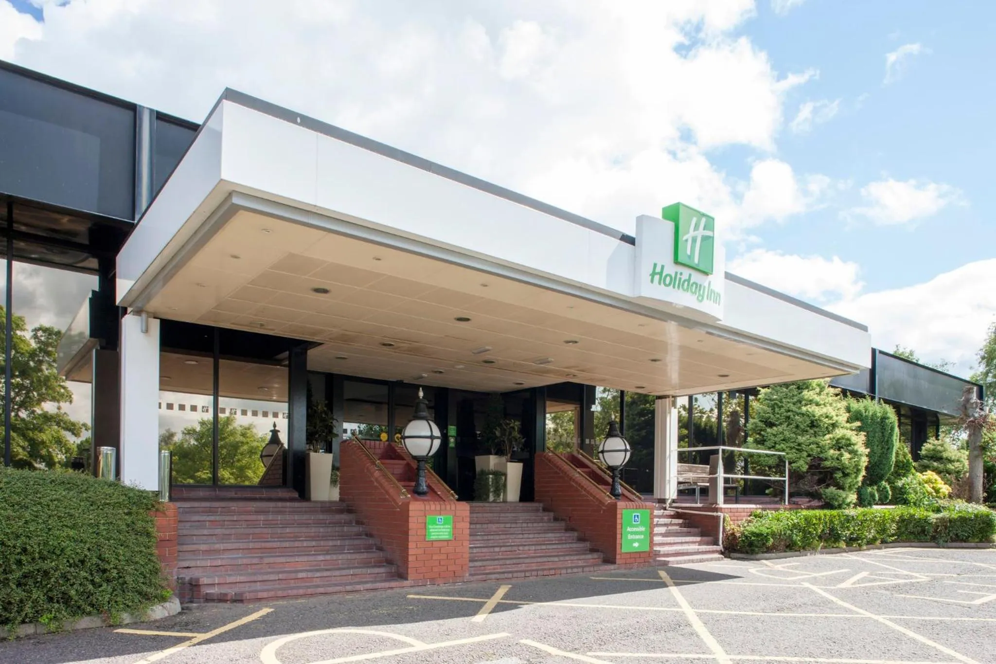 Property building in Holiday Inn Runcorn M56 Junction 12 by IHG