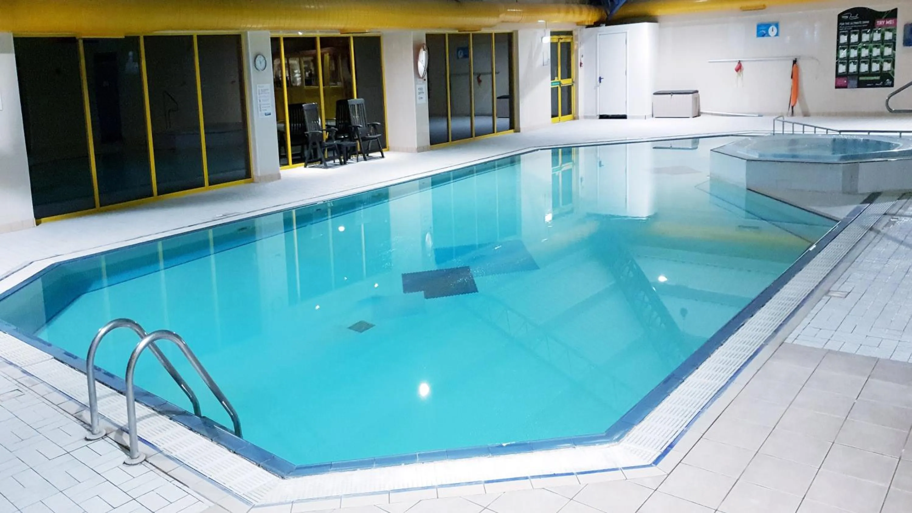 Swimming pool in Holiday Inn Runcorn M56 Junction 12 by IHG