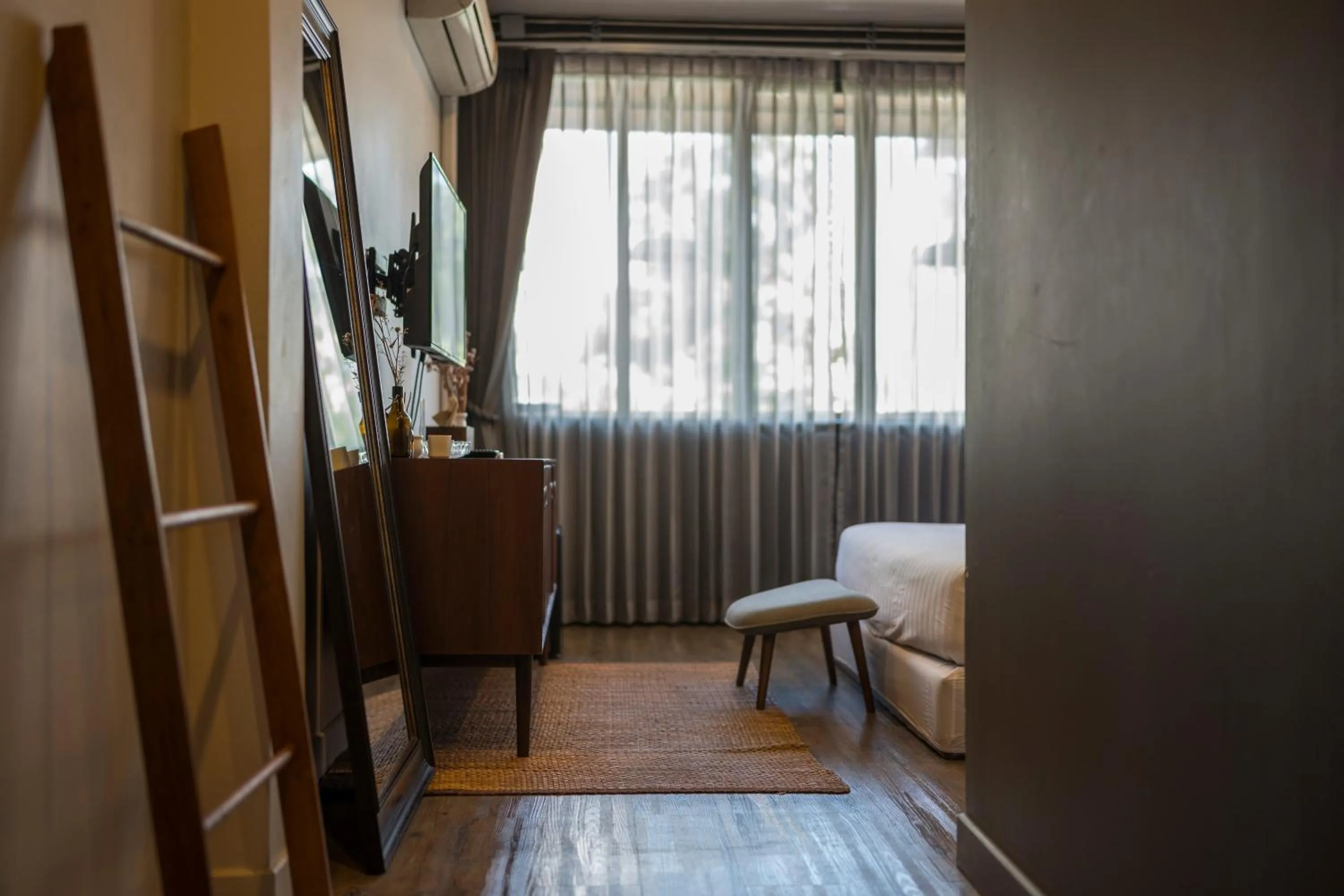 Photo of the whole room in Iron32 Hotel