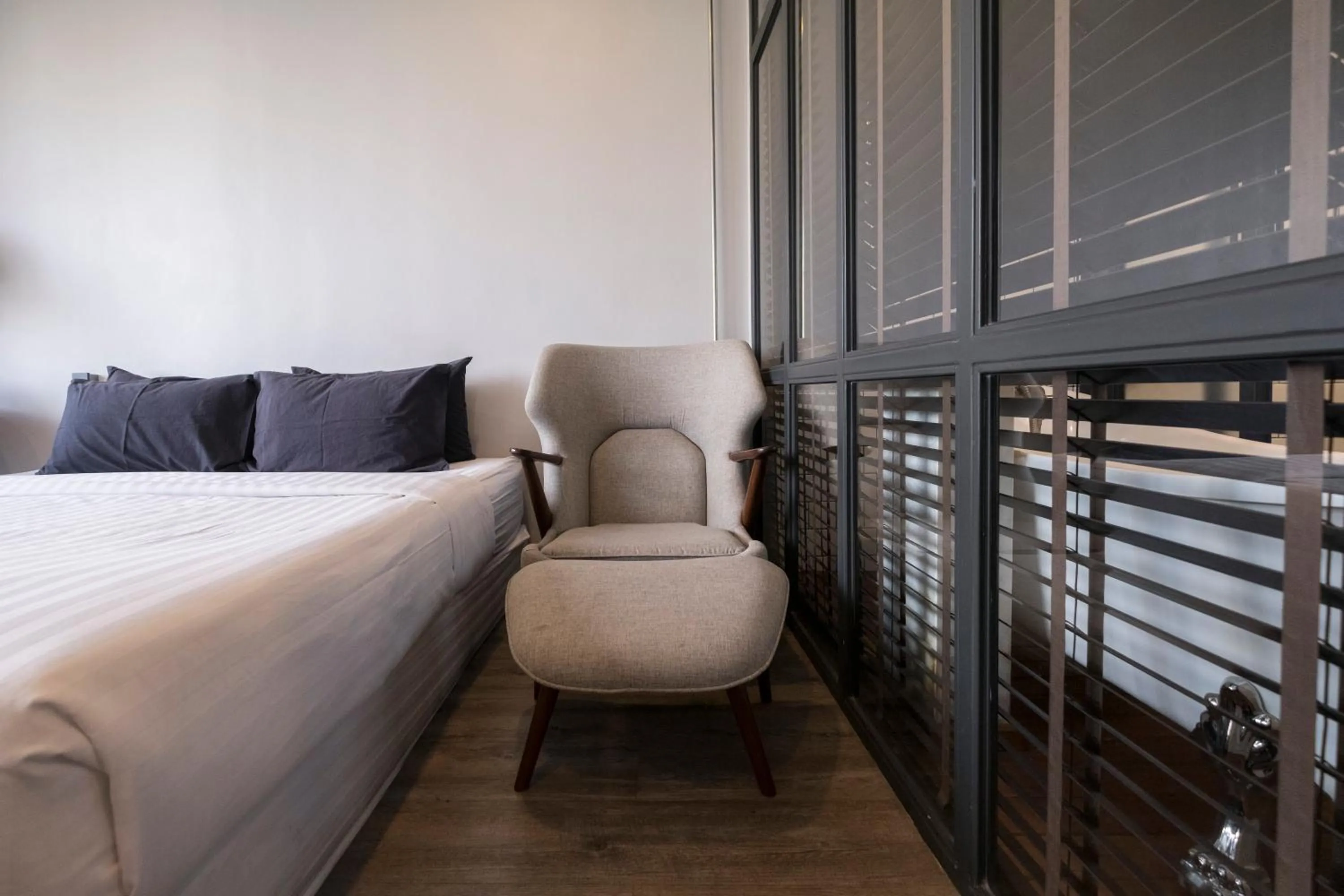 Photo of the whole room, Bed in Iron32 Hotel