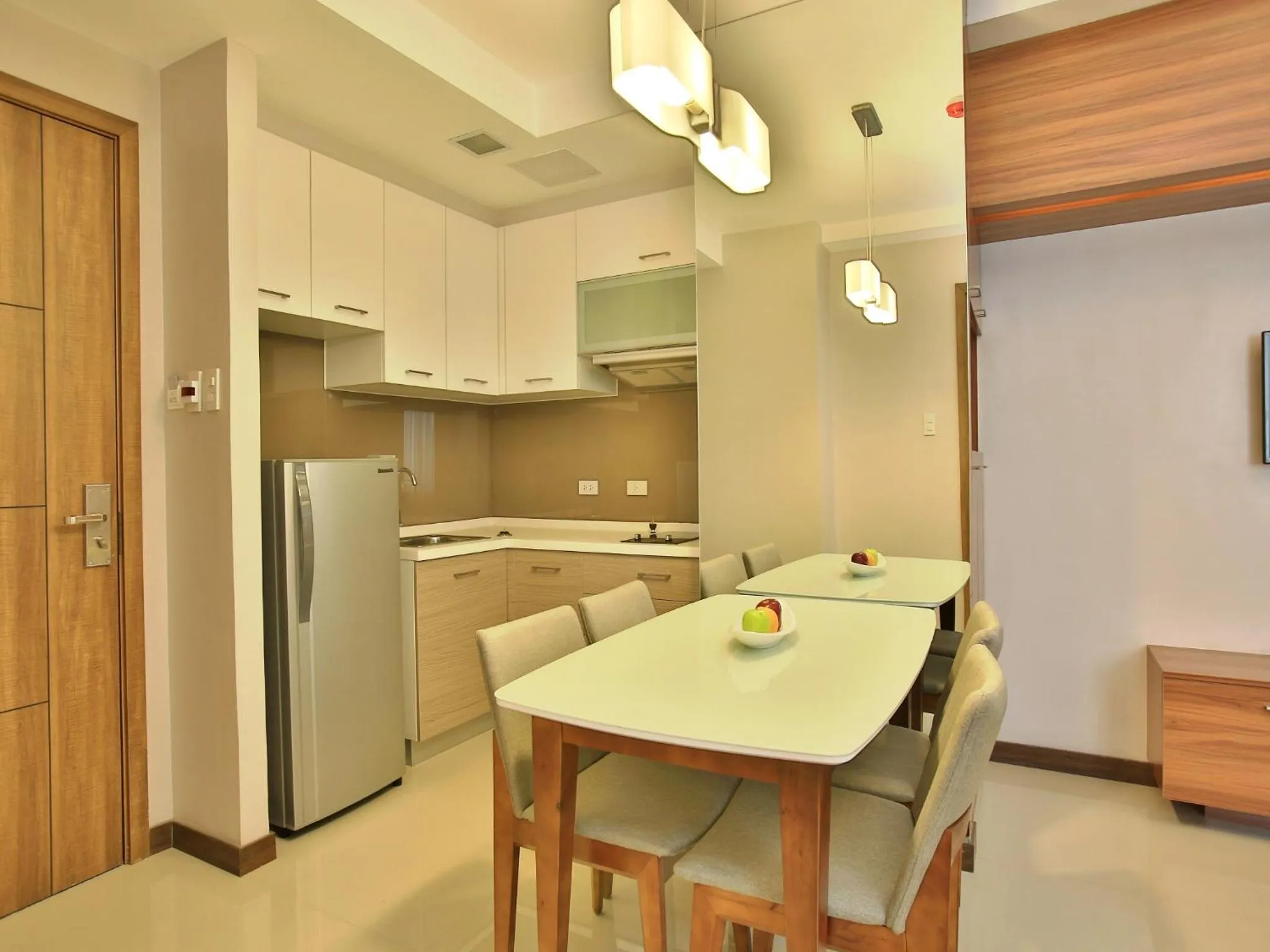 Dining area in Valero Grand Suites by Swiss-Belhotel