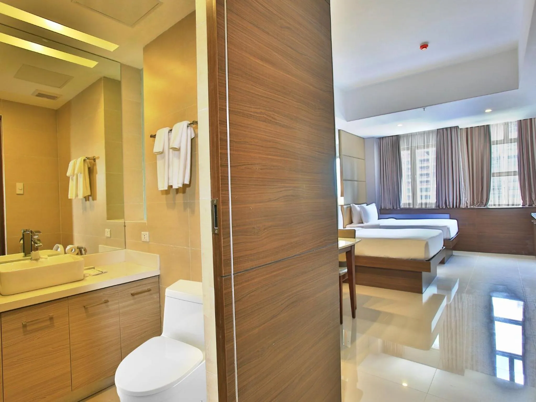 Bathroom, Bed in Valero Grand Suites by Swiss-Belhotel