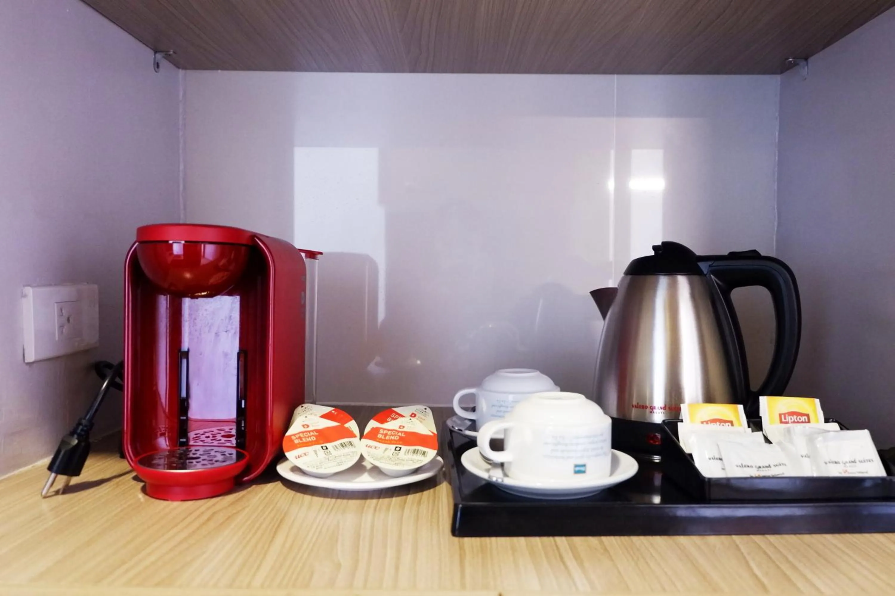 Coffee/tea facilities in Valero Grand Suites by Swiss-Belhotel
