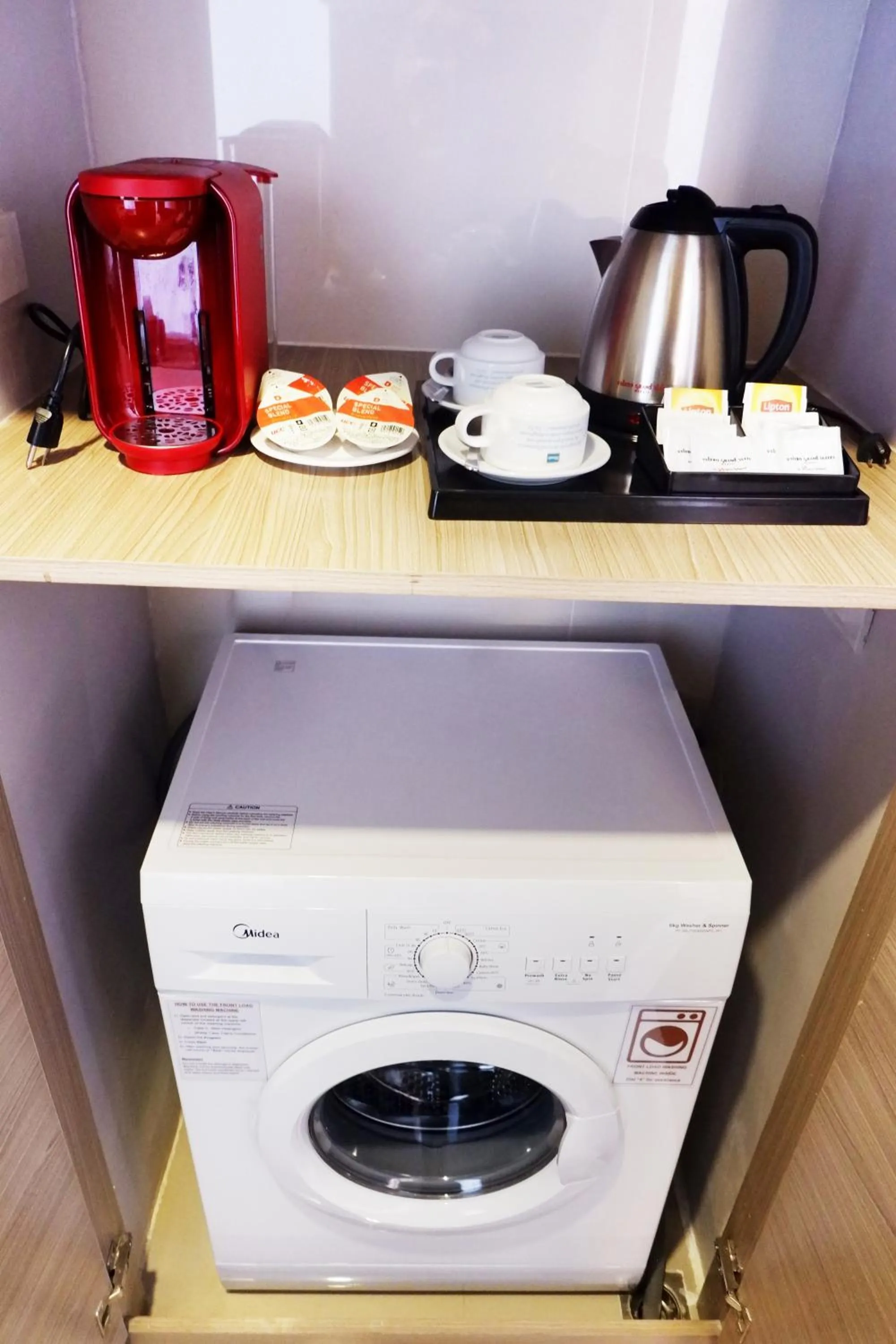 Coffee/tea facilities in Valero Grand Suites by Swiss-Belhotel