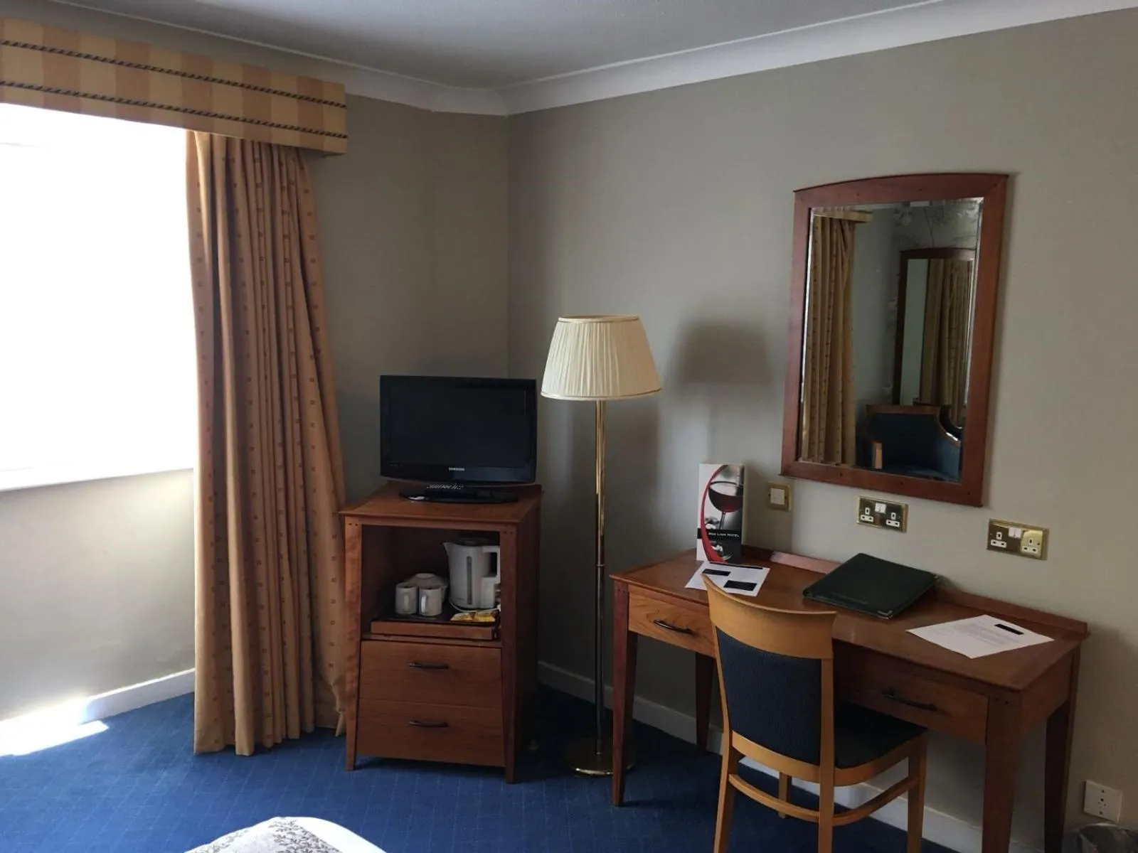 TV and multimedia in Red Lion Hotel