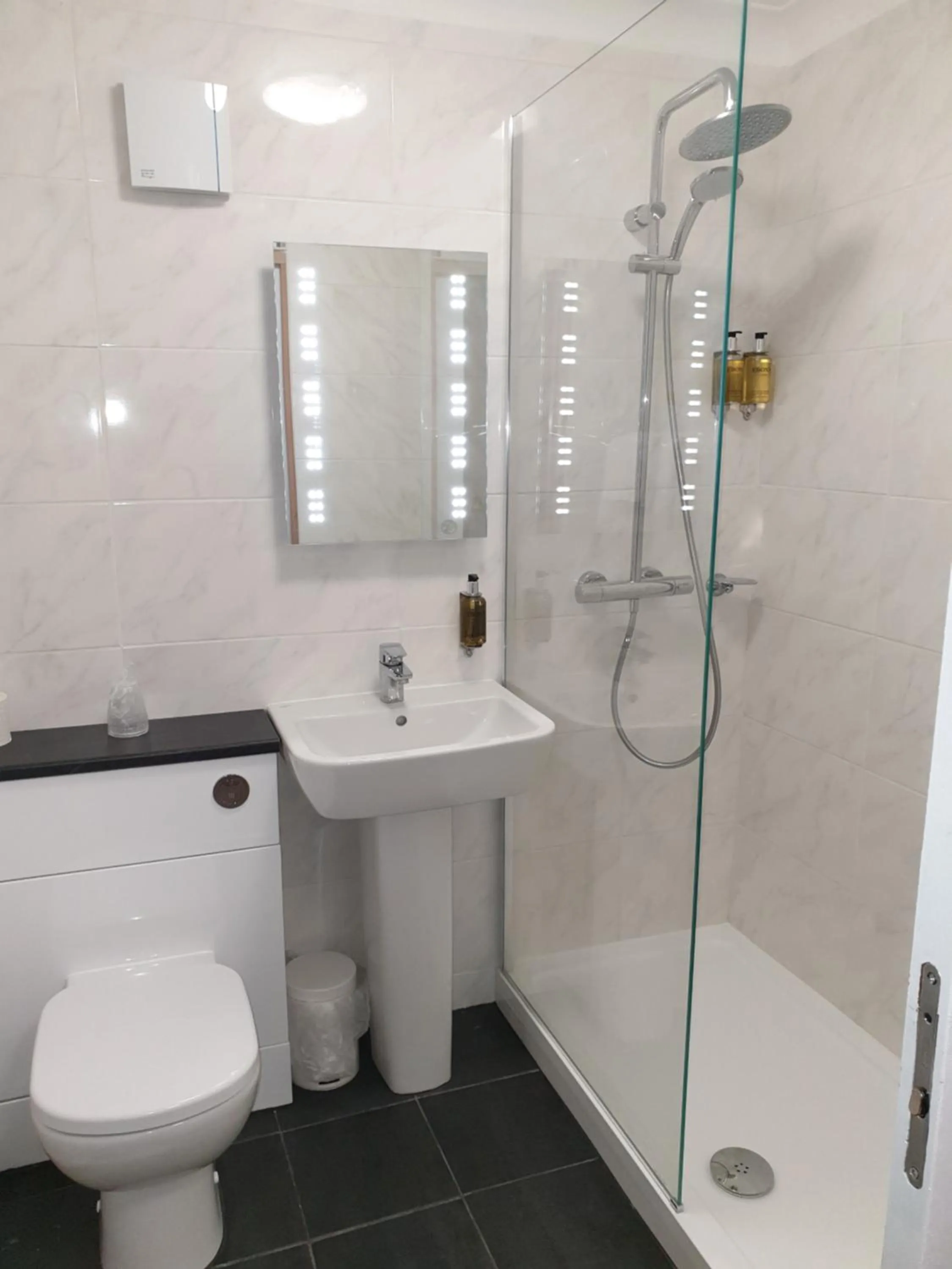 Shower in Red Lion Hotel