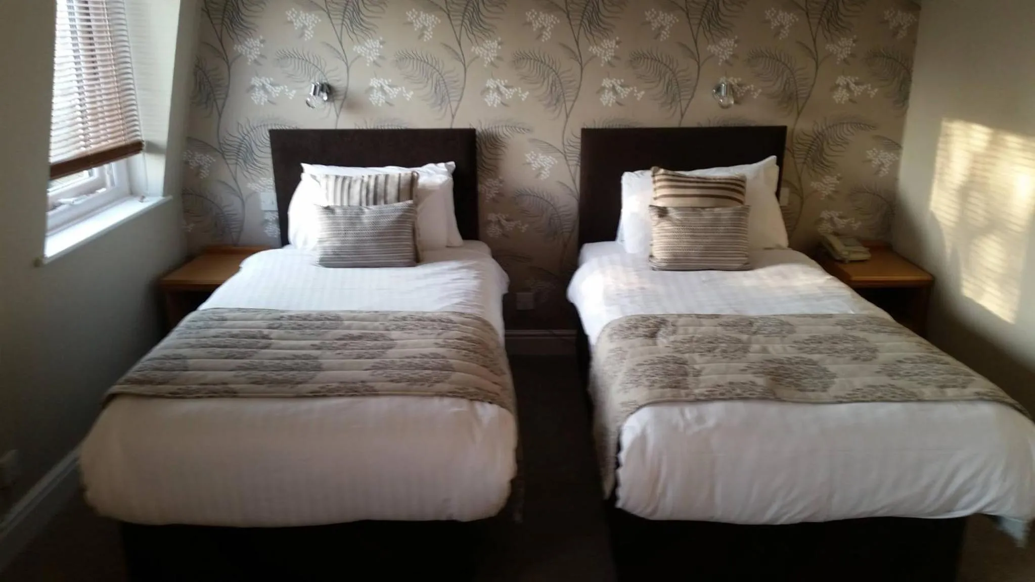 Other, Bed in Red Lion Hotel