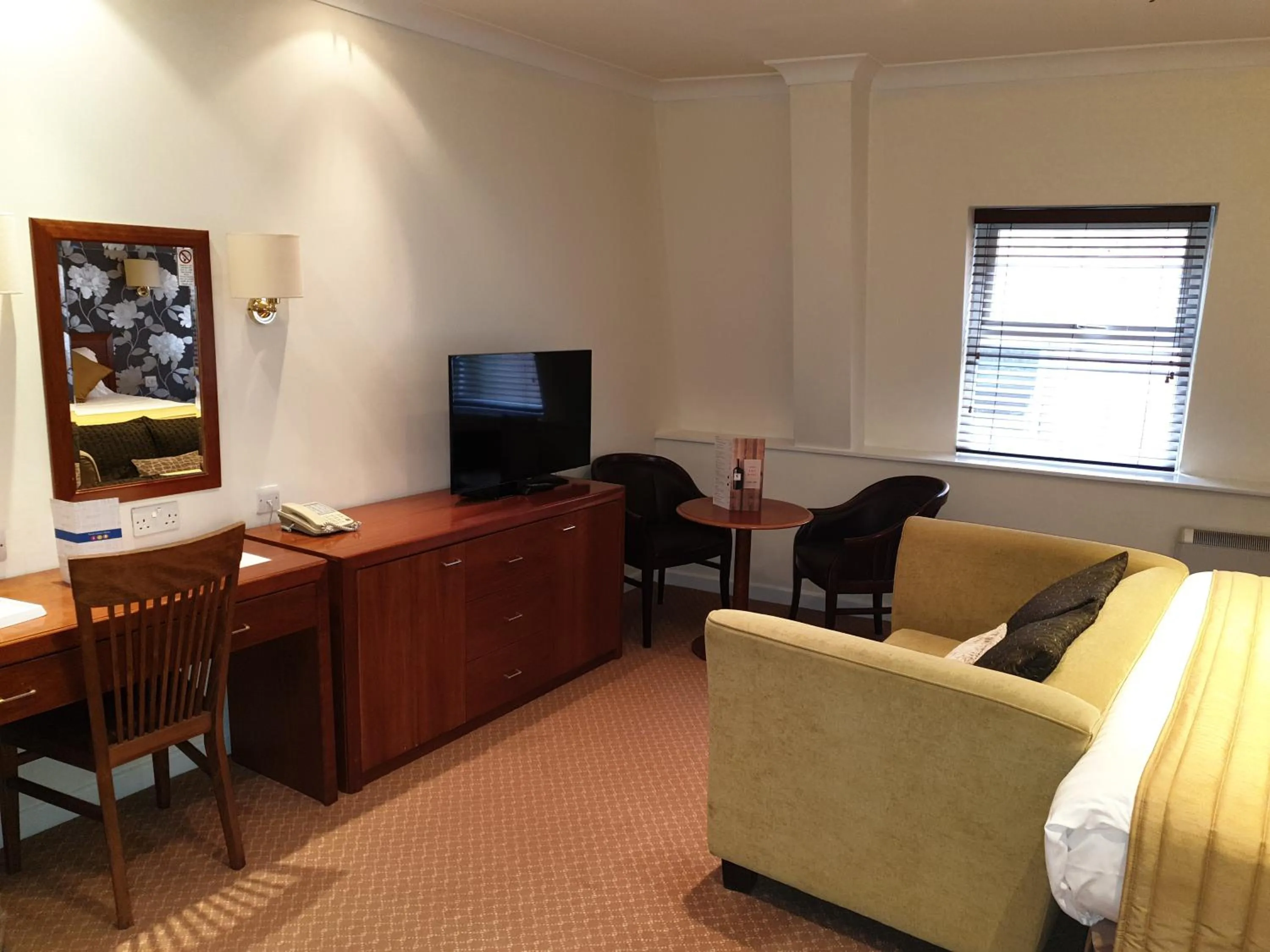 TV and multimedia in Red Lion Hotel