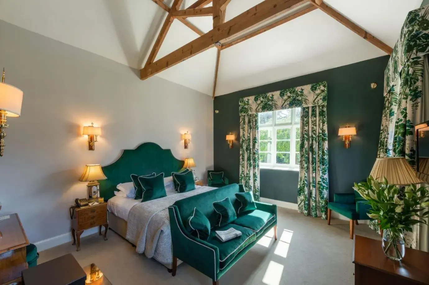 Deluxe Double or Twin Room in Rushton Hall Hotel and Spa Deluxe Double or Twin Room in Rushton Hall Hotel and Spa
