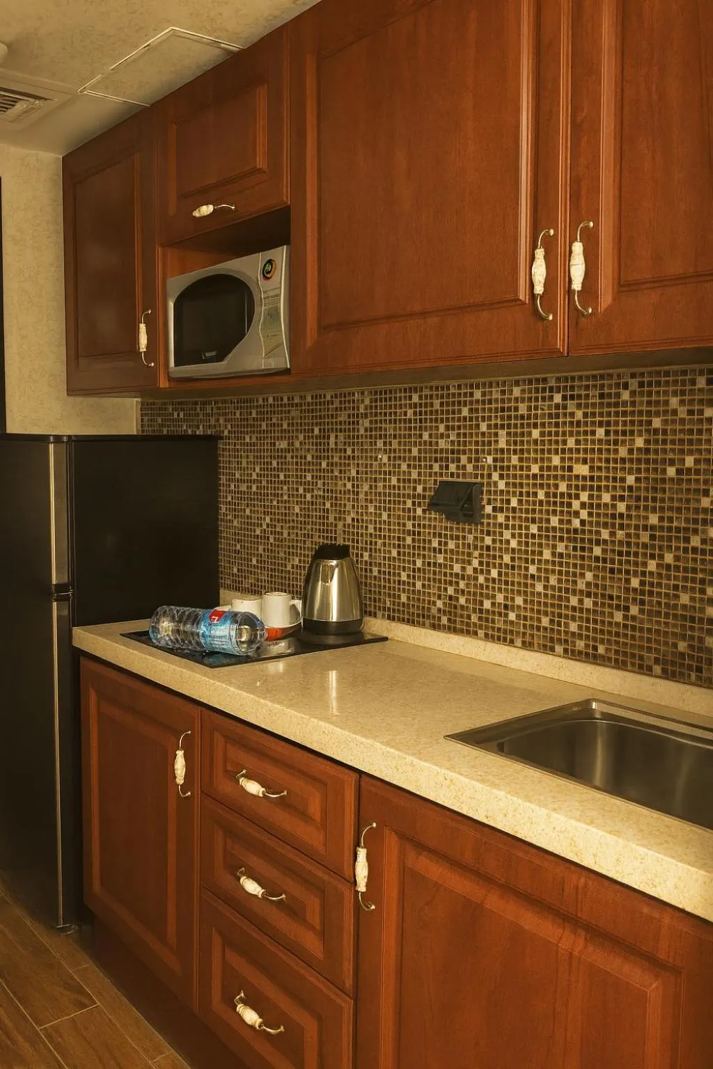 Kitchen or kitchenette in Aljamal Hotel