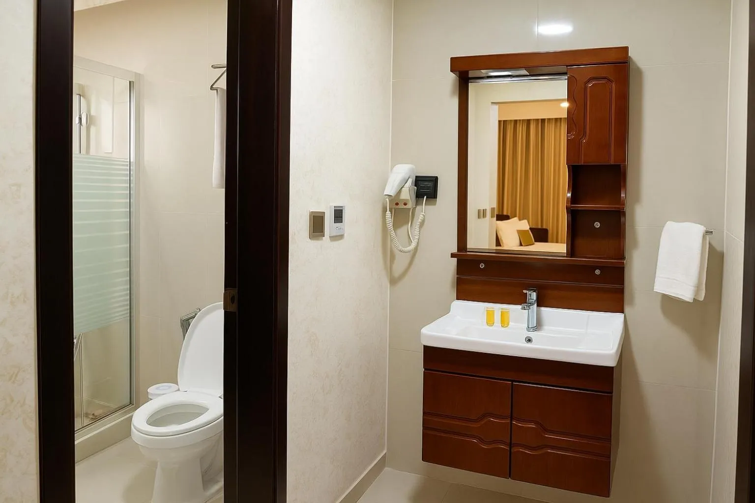 Shower in Aljamal Hotel