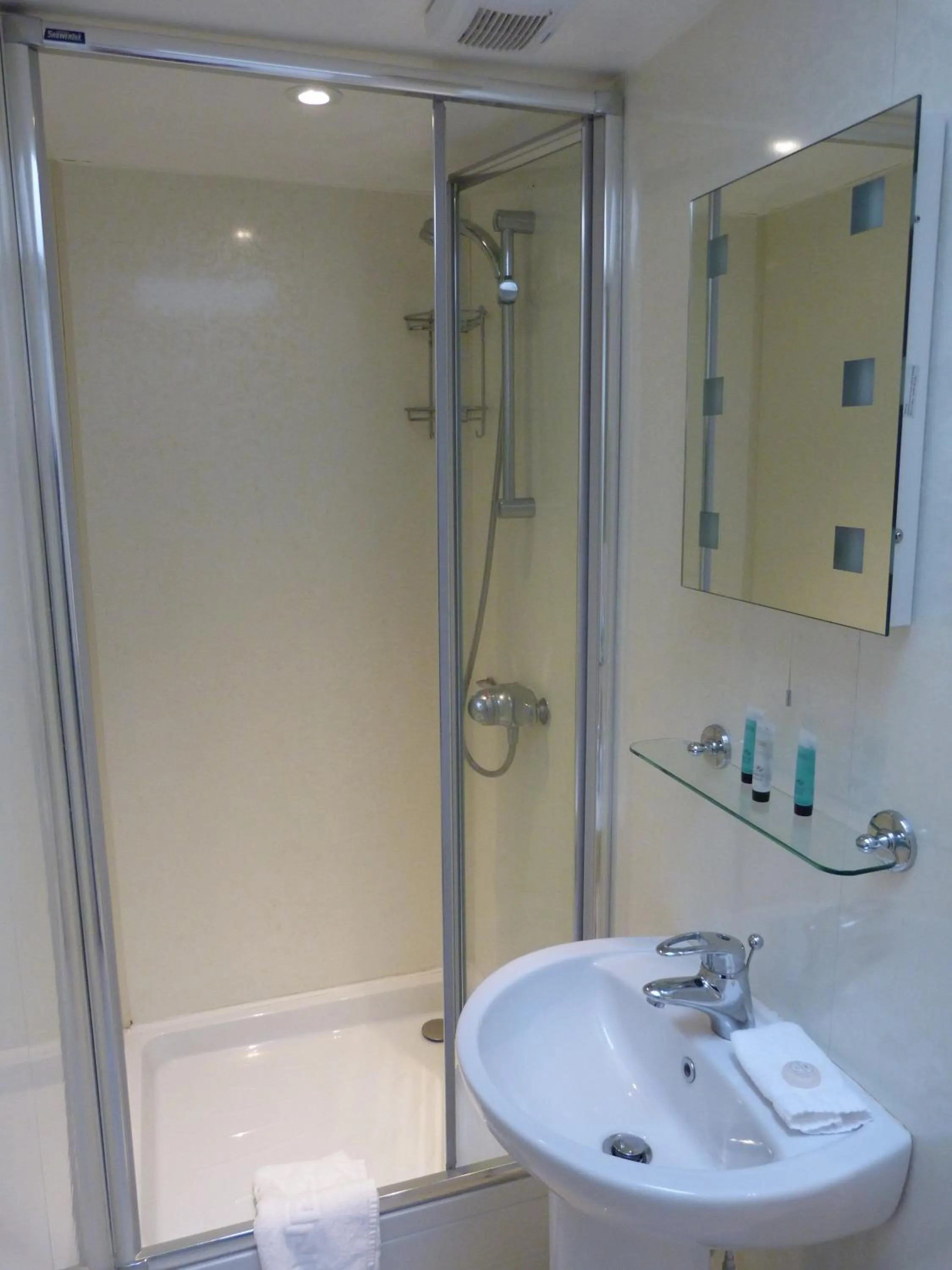 Shower in Cameley Lodge - Self Catering