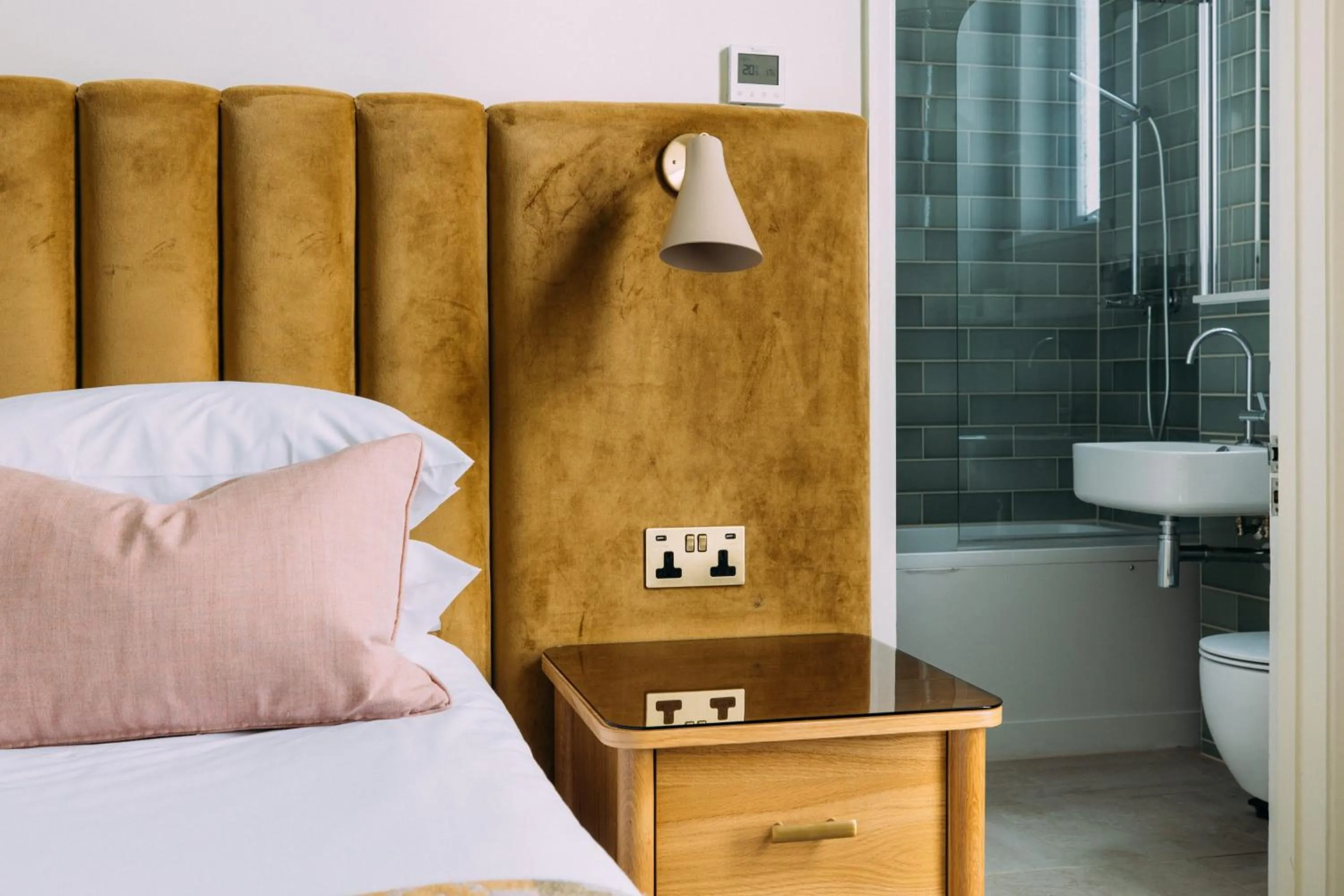 Bathroom, Bed in Polurrian on the Lizard