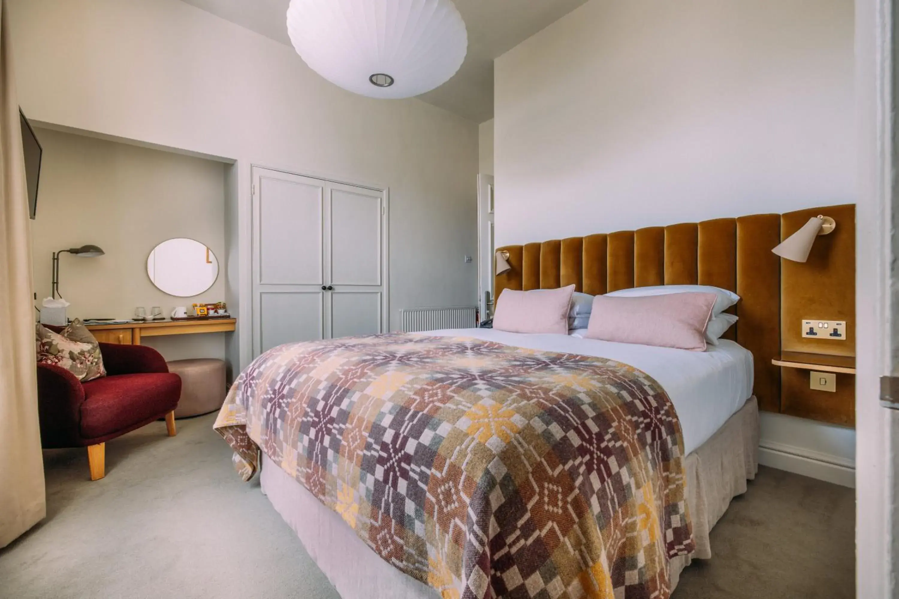 Inland Family Room in Polurrian on the Lizard Inland Family Room in Polurrian on the Lizard