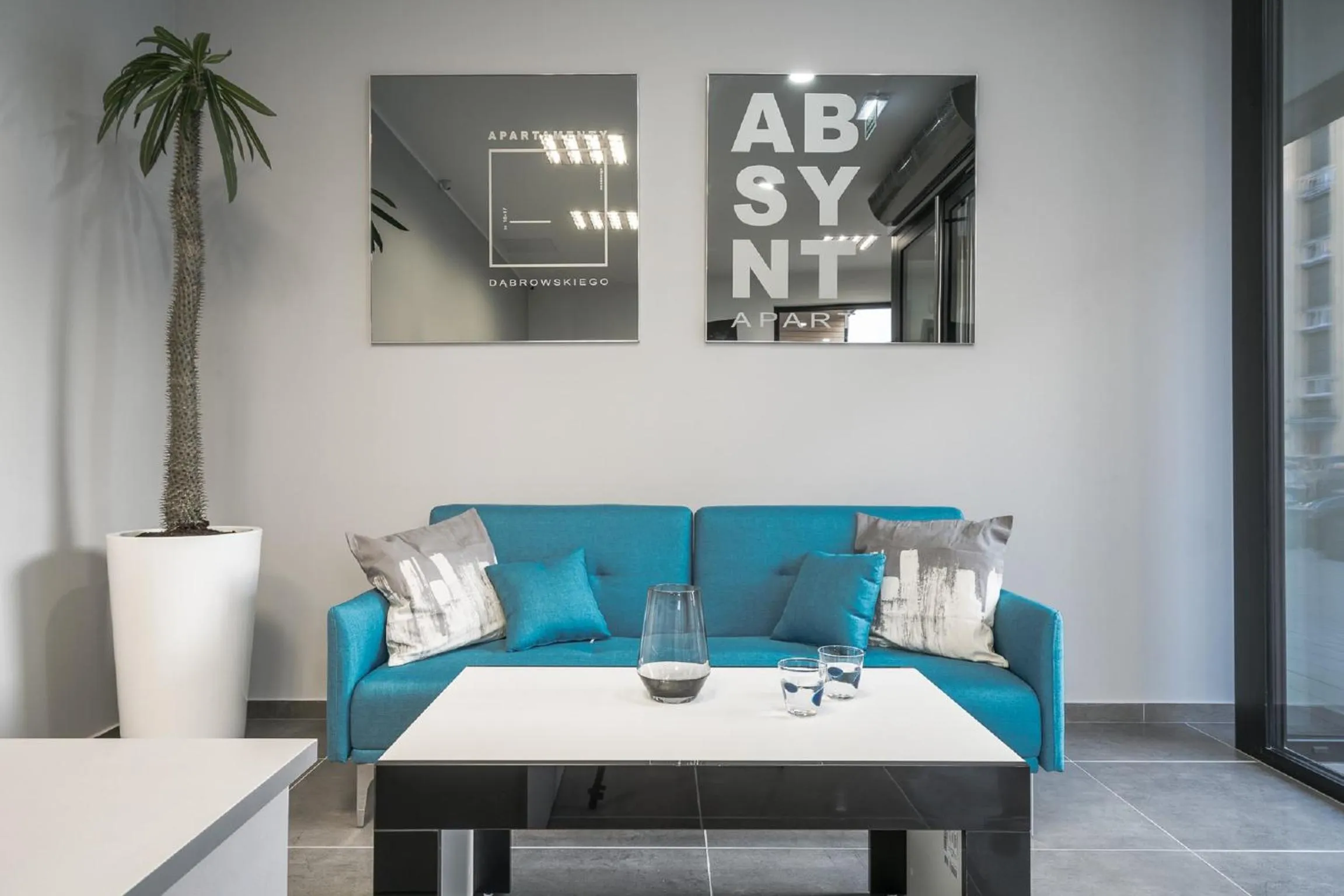 Lobby or reception in Apartment Dąbrowskiego by The Railway Station Wroclaw