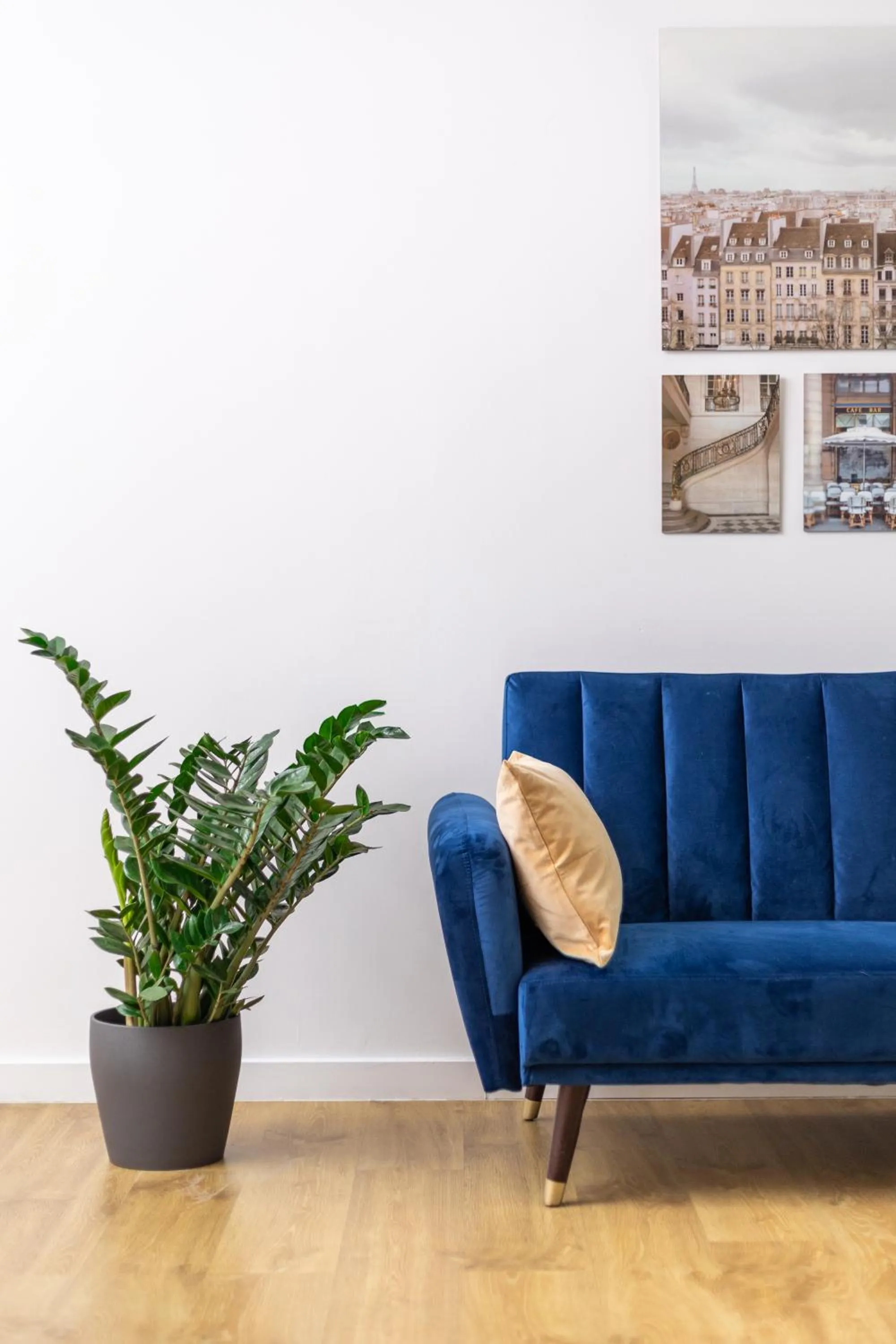 Living room in Apartment Dąbrowskiego by The Railway Station Wroclaw