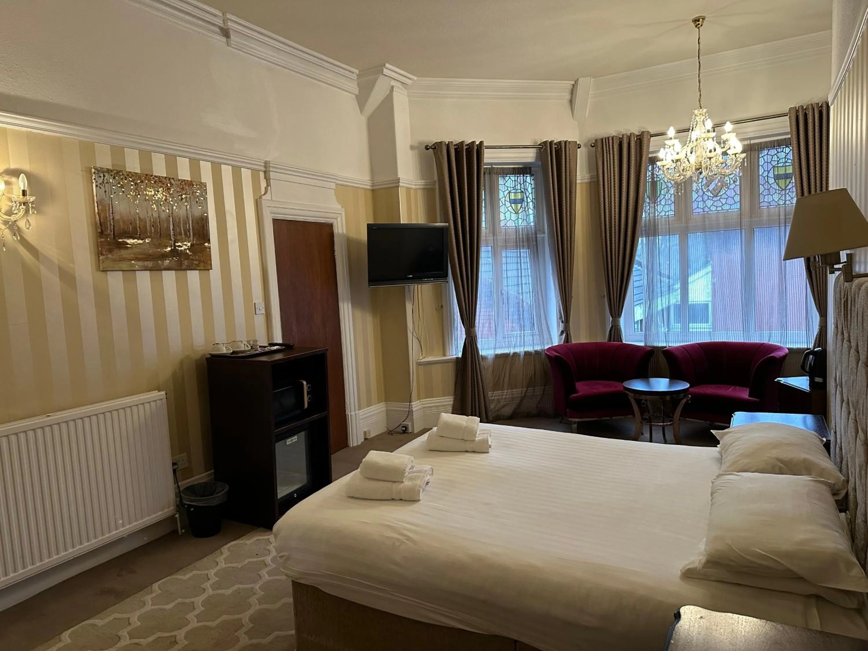 Bed in NormanHurst Hotel