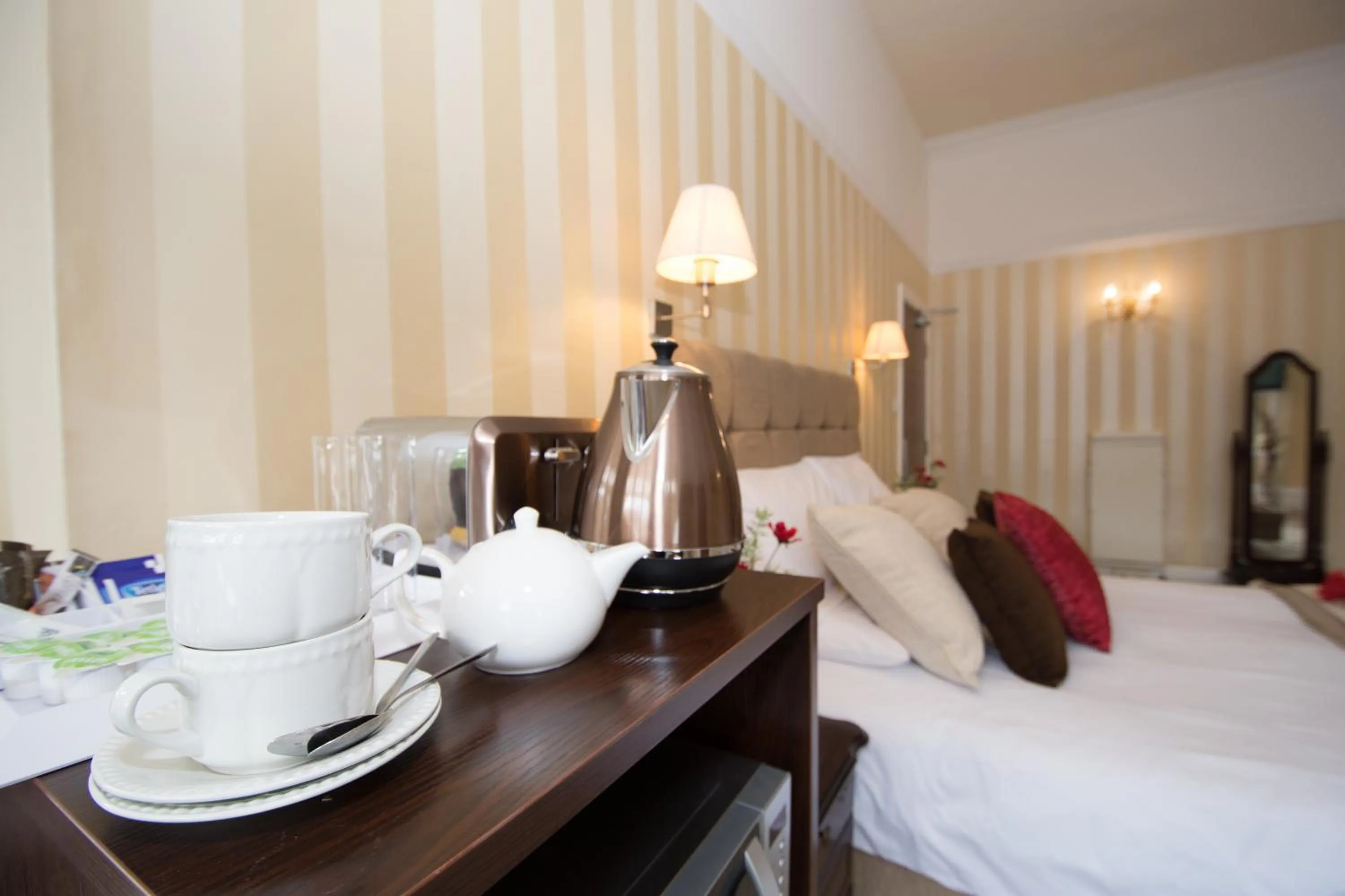 Bed in NormanHurst Hotel