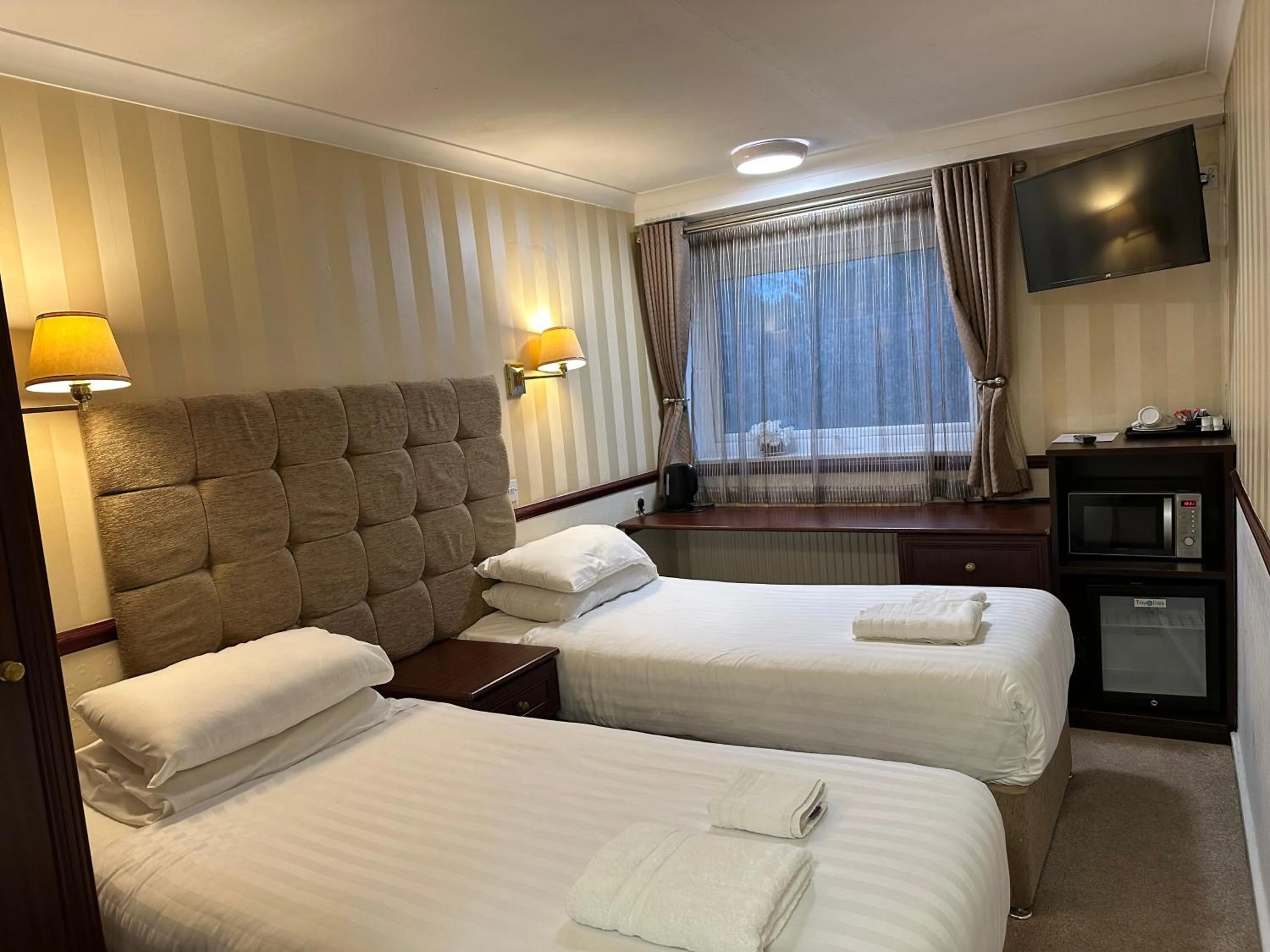 Bed in NormanHurst Hotel