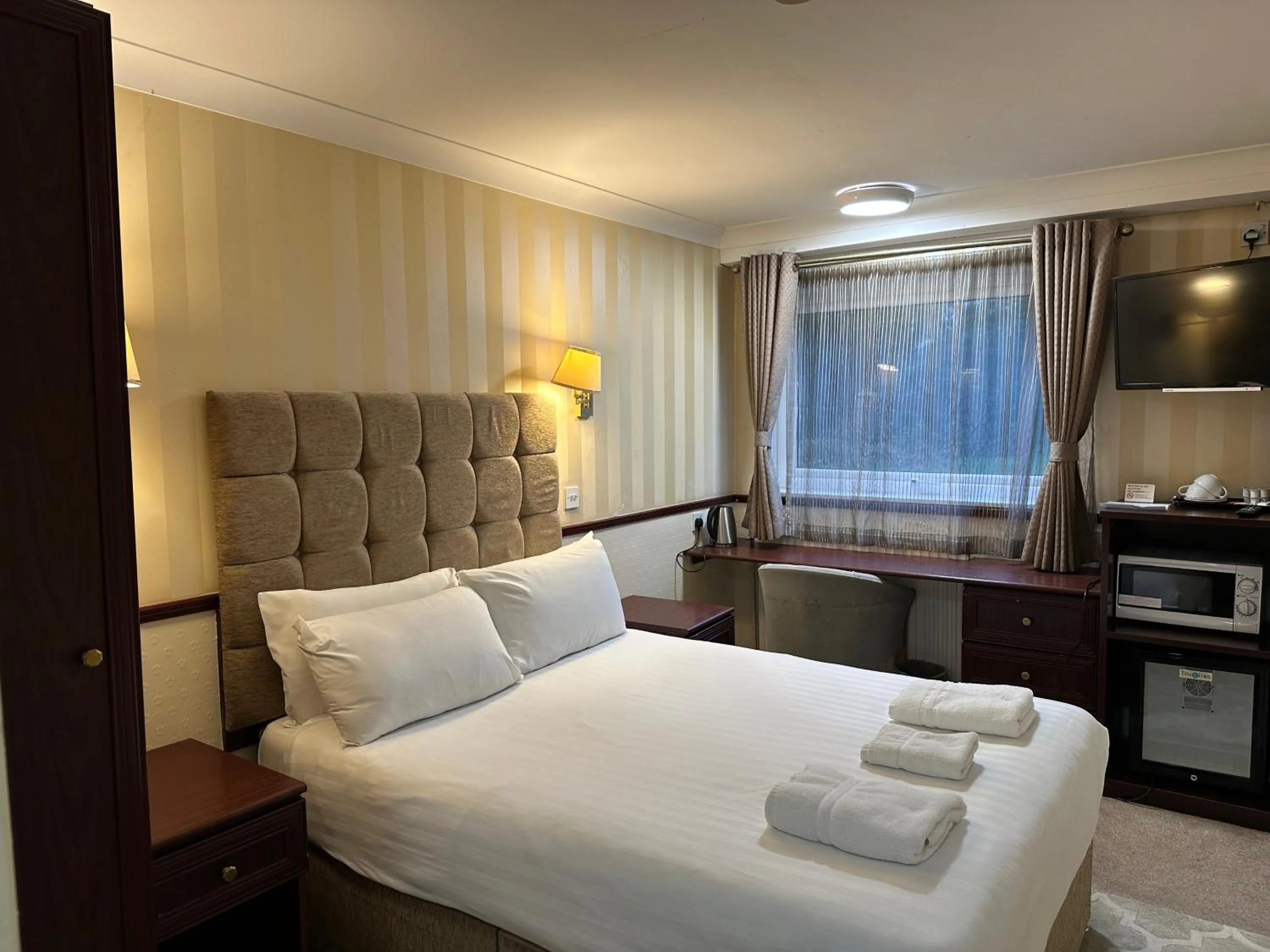 Bed in NormanHurst Hotel