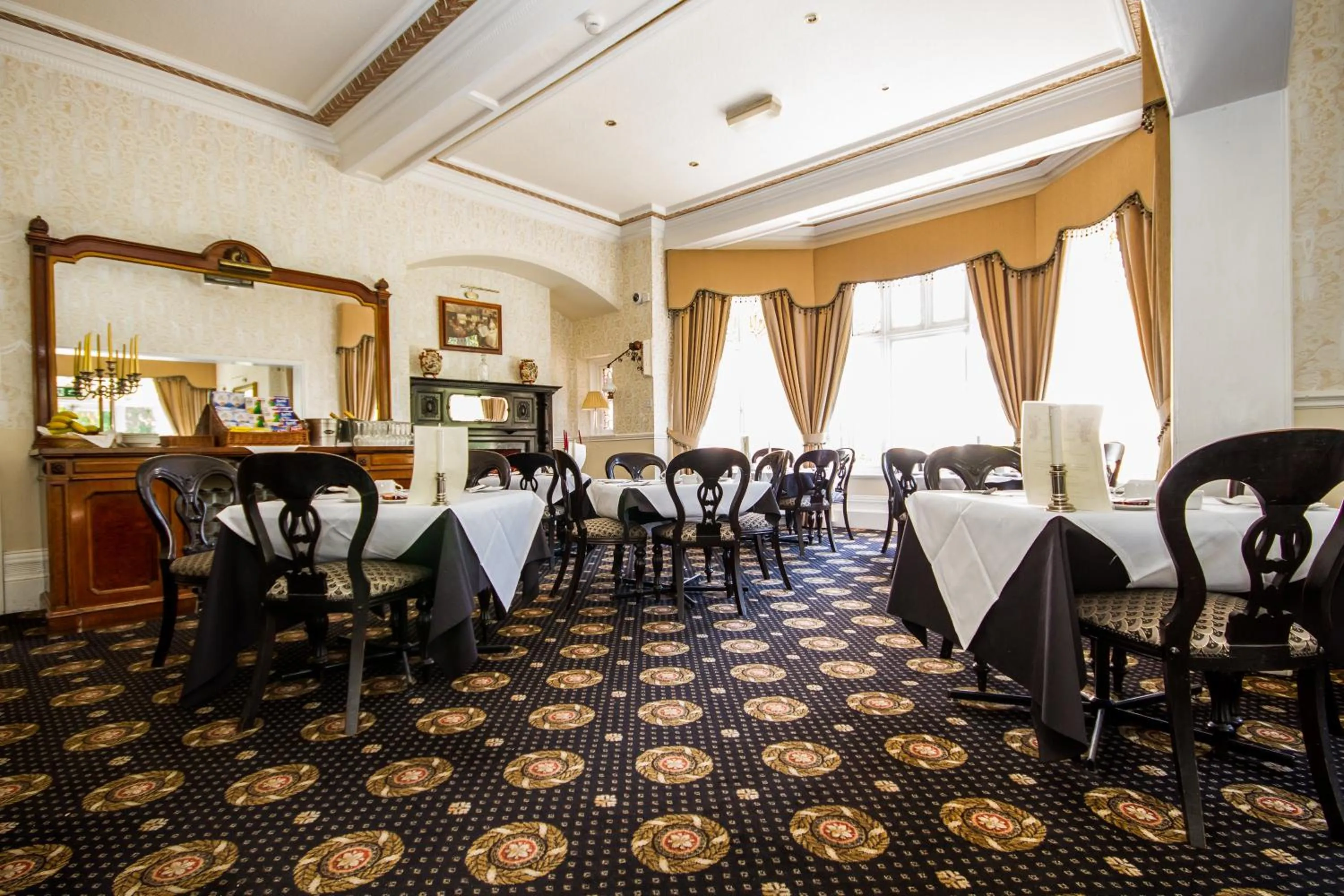 Restaurant/places to eat in NormanHurst Hotel