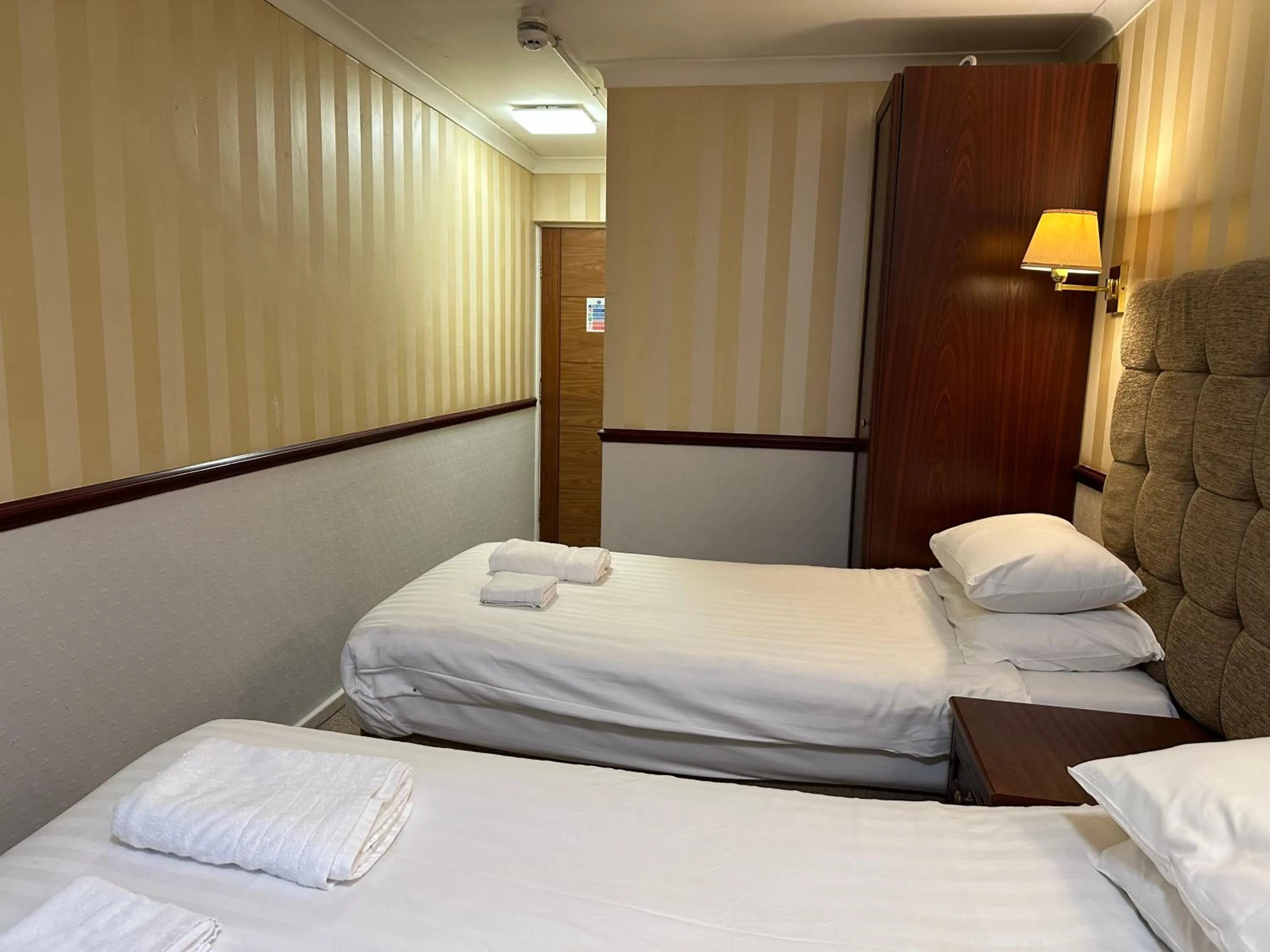 Bed in NormanHurst Hotel