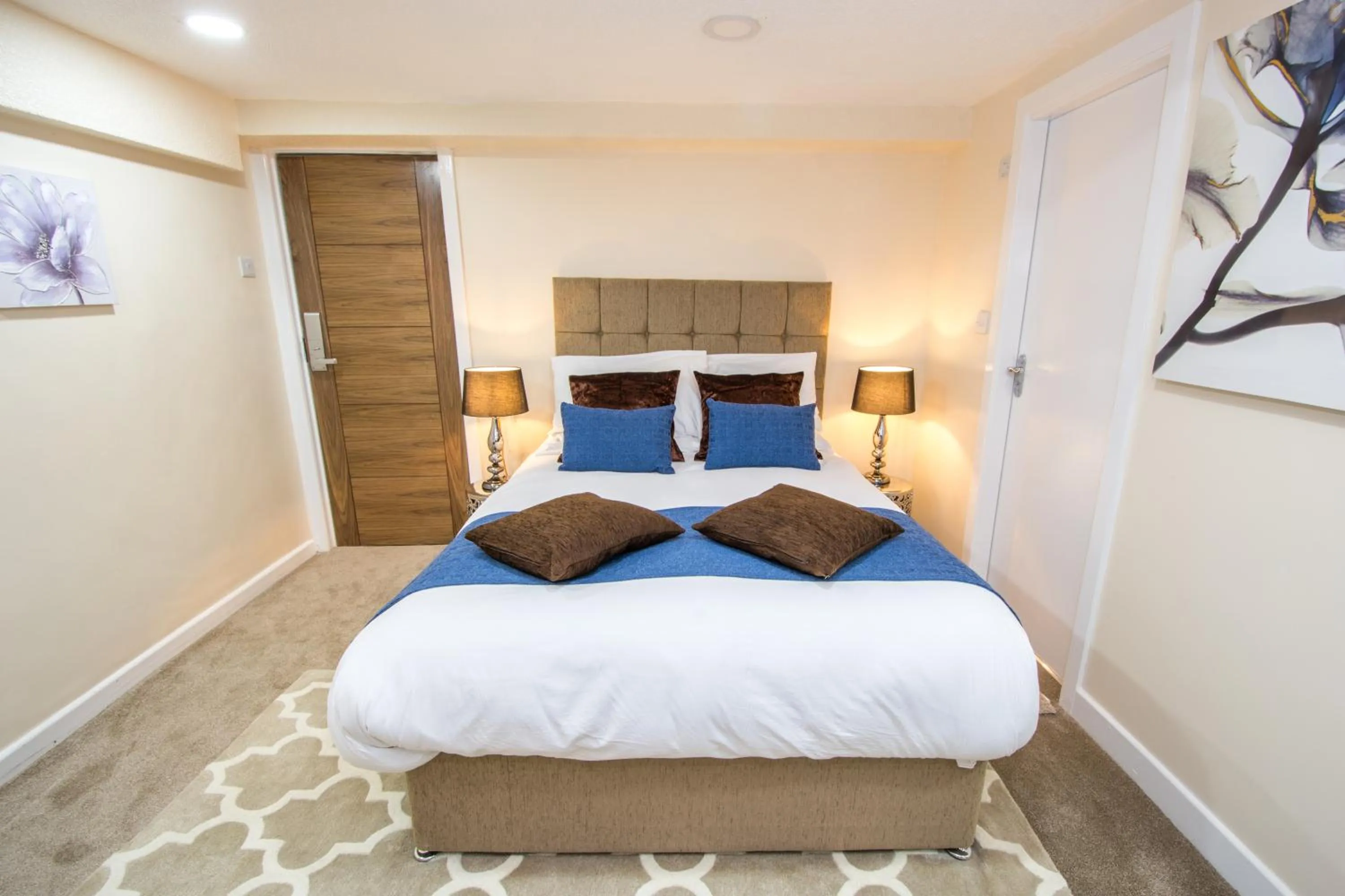 Bedroom, Bed in NormanHurst Hotel