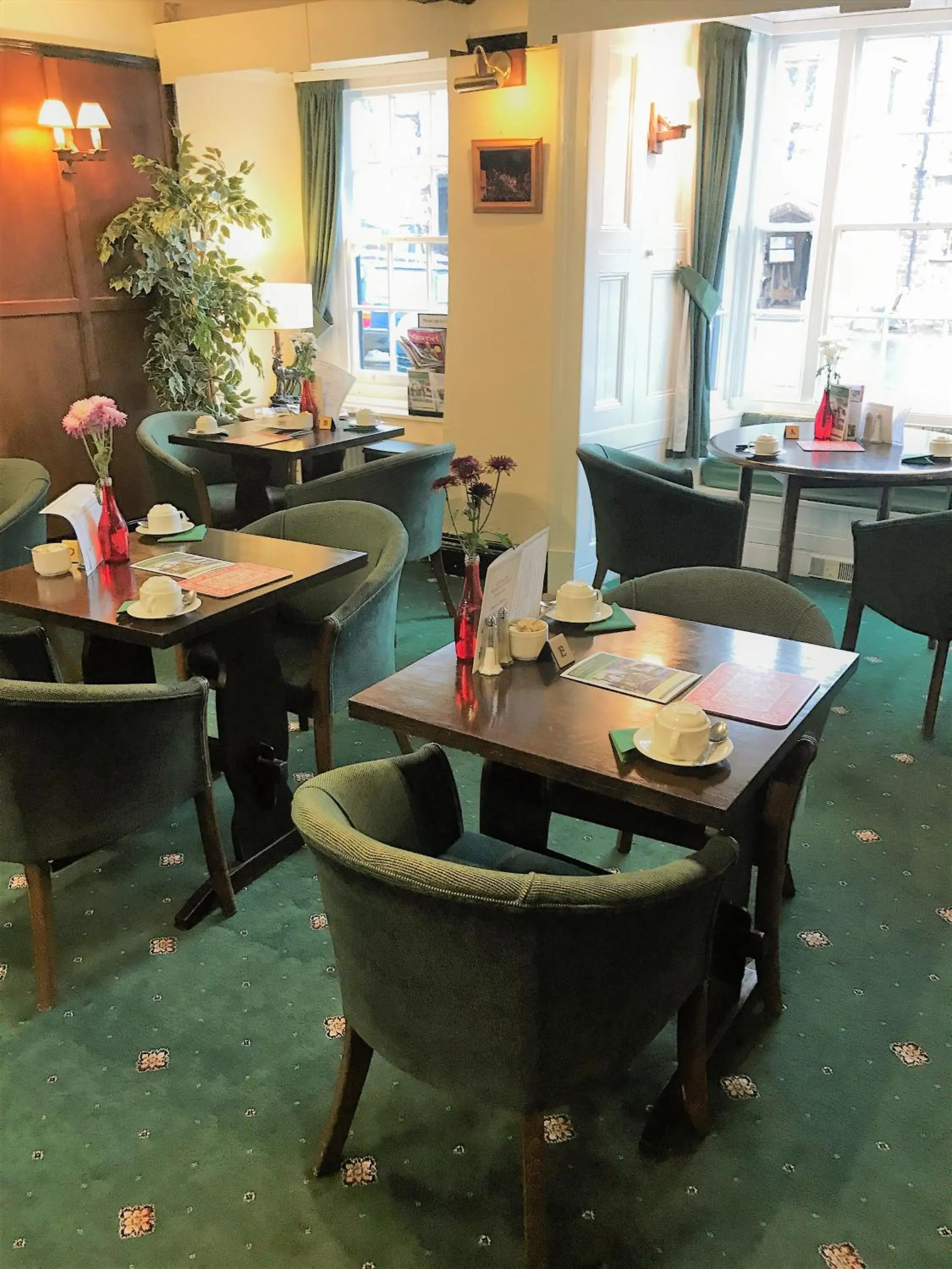 Restaurant/places to eat in Yarn Market Hotel