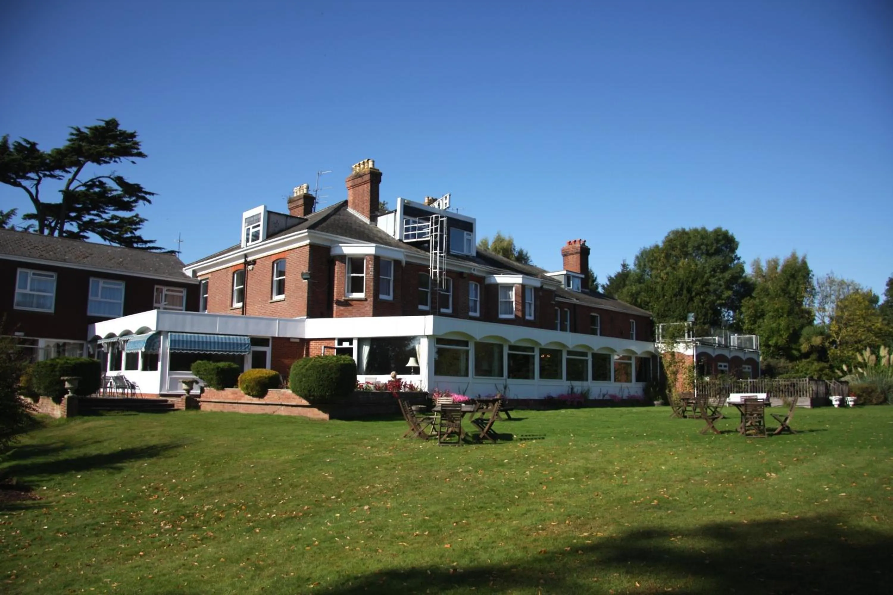 Facade/entrance, Property Building in Gipsy Hill Hotel