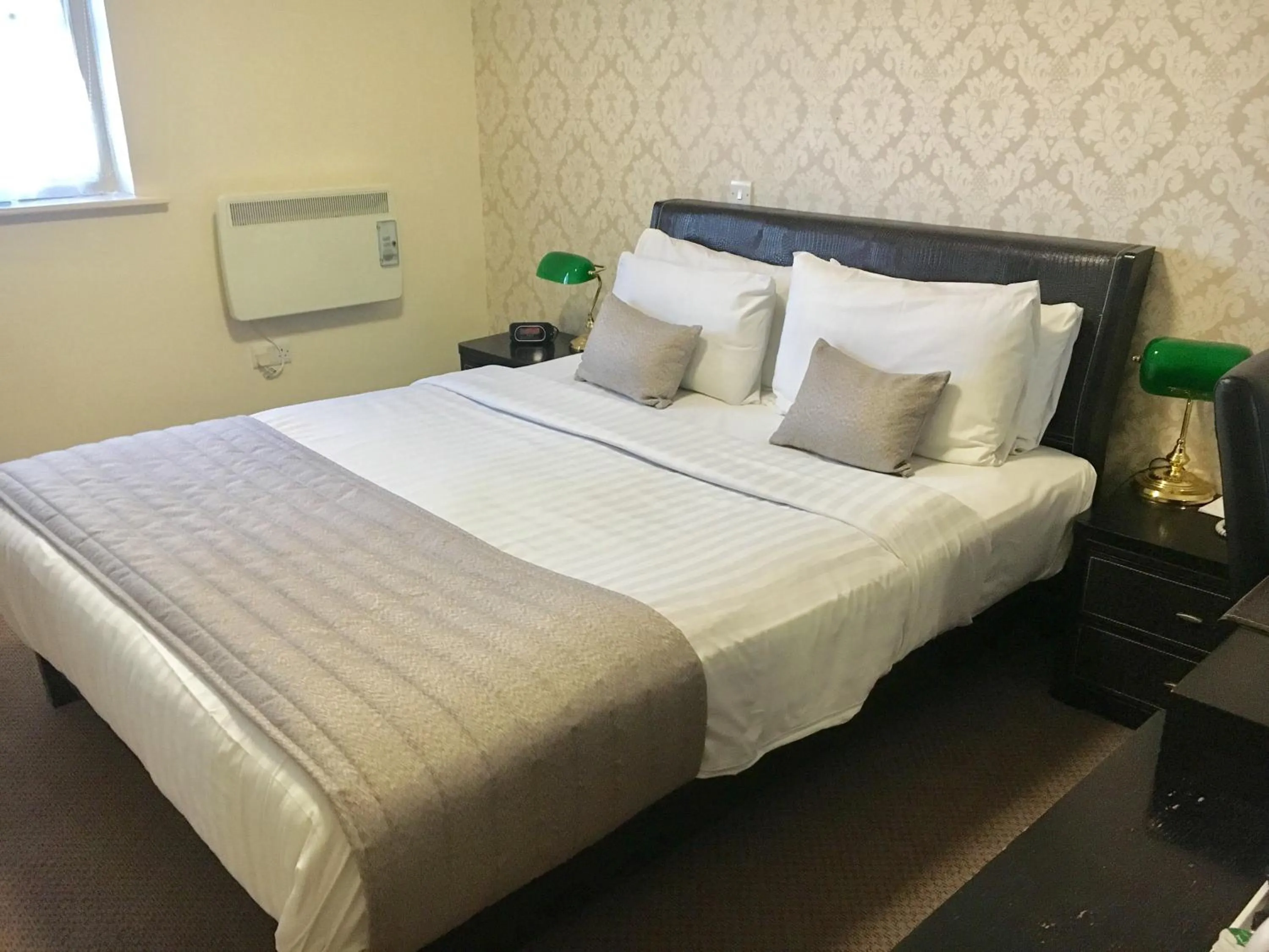 Bed in Normanton Park Hotel, Sure Hotel Collection by Best Western