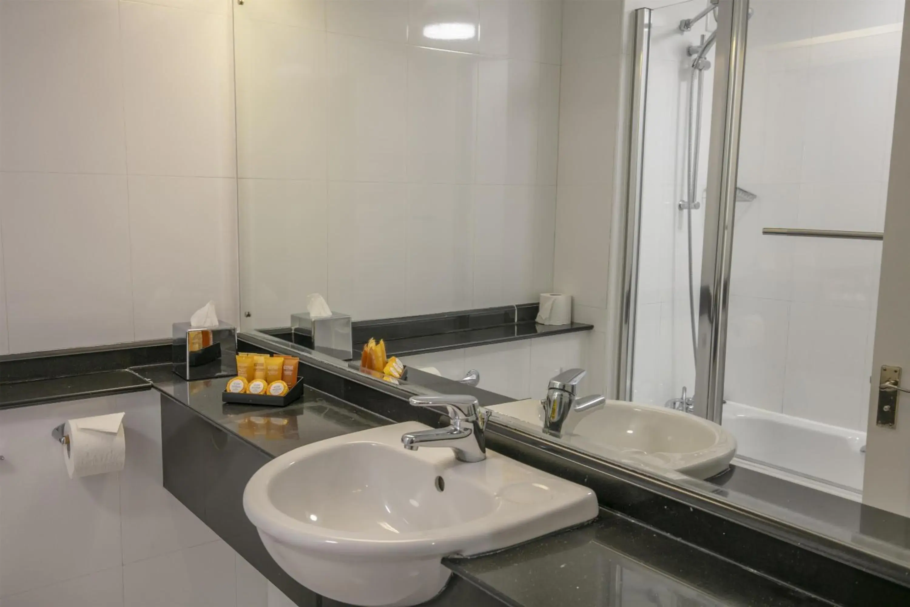 Courtyard Twin Room in Normanton Park Hotel, Sure Hotel Collection by Best Western Courtyard Twin Room in Normanton Park Hotel, Sure Hotel Collection by Best Western