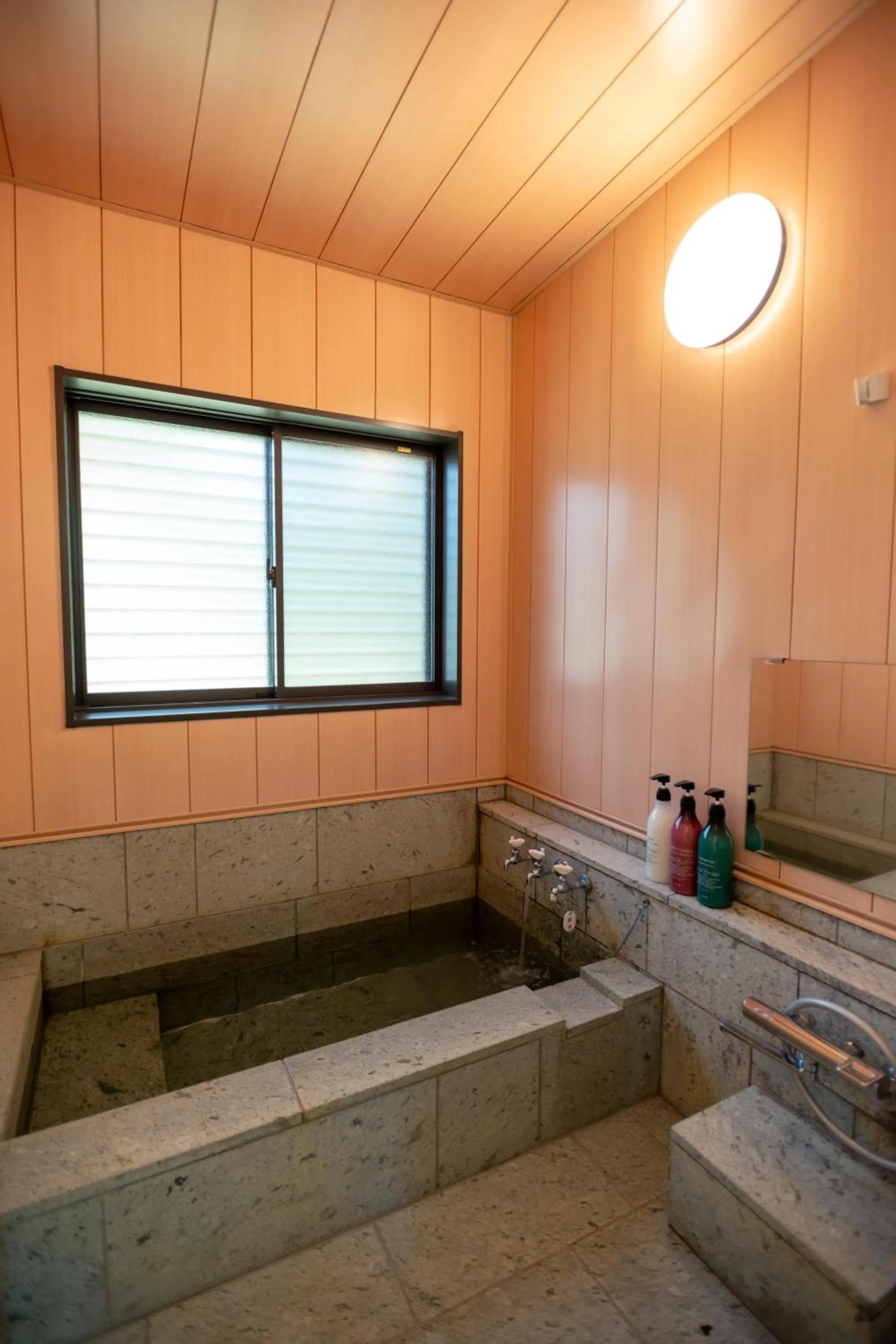 Photo of the whole room in Le Nessa Akazawa