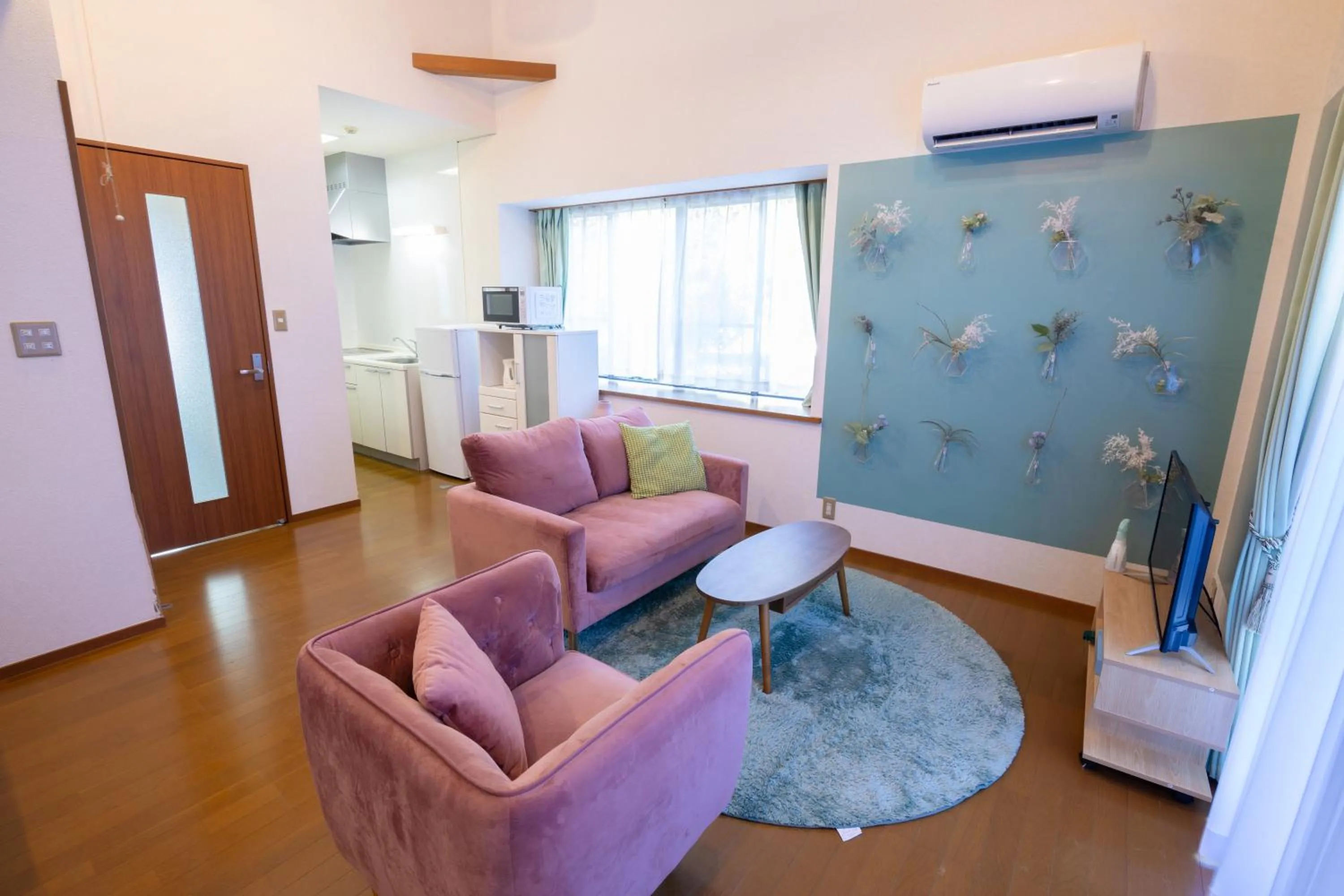 Photo of the whole room in Le Nessa Akazawa