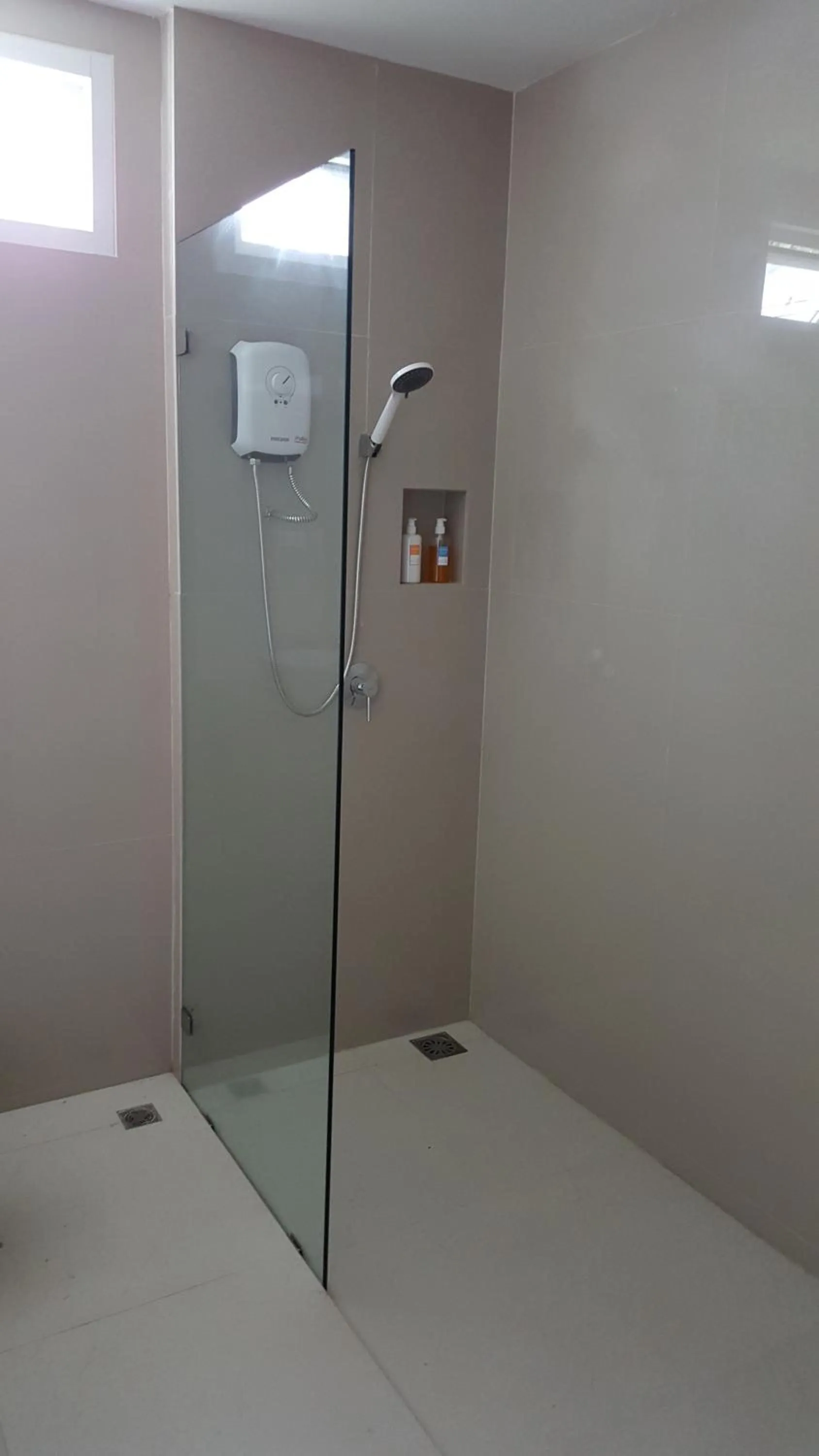 Shower in Narinfah Resort