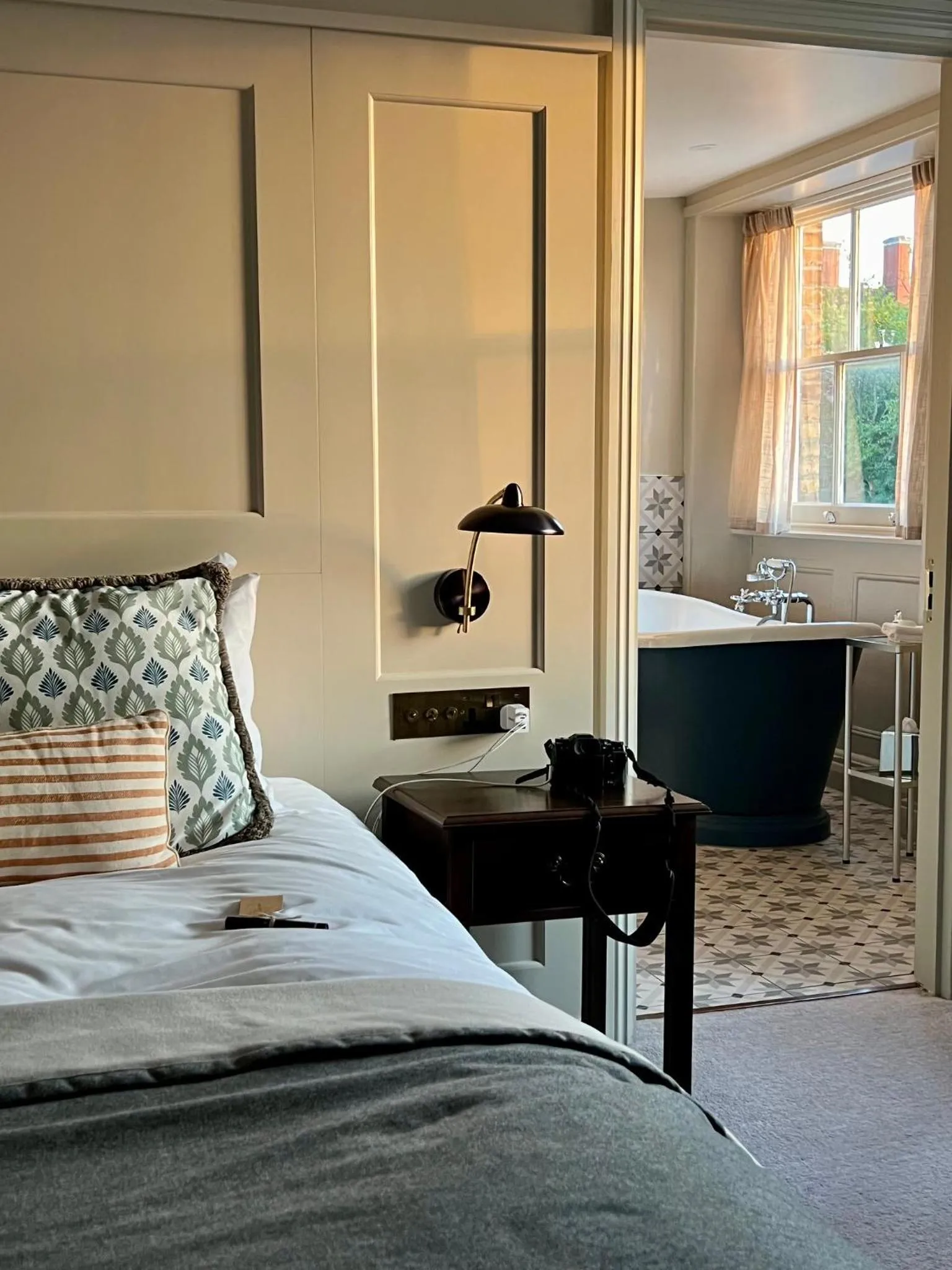 Bedroom, Bed in Richmond Hill Hotel