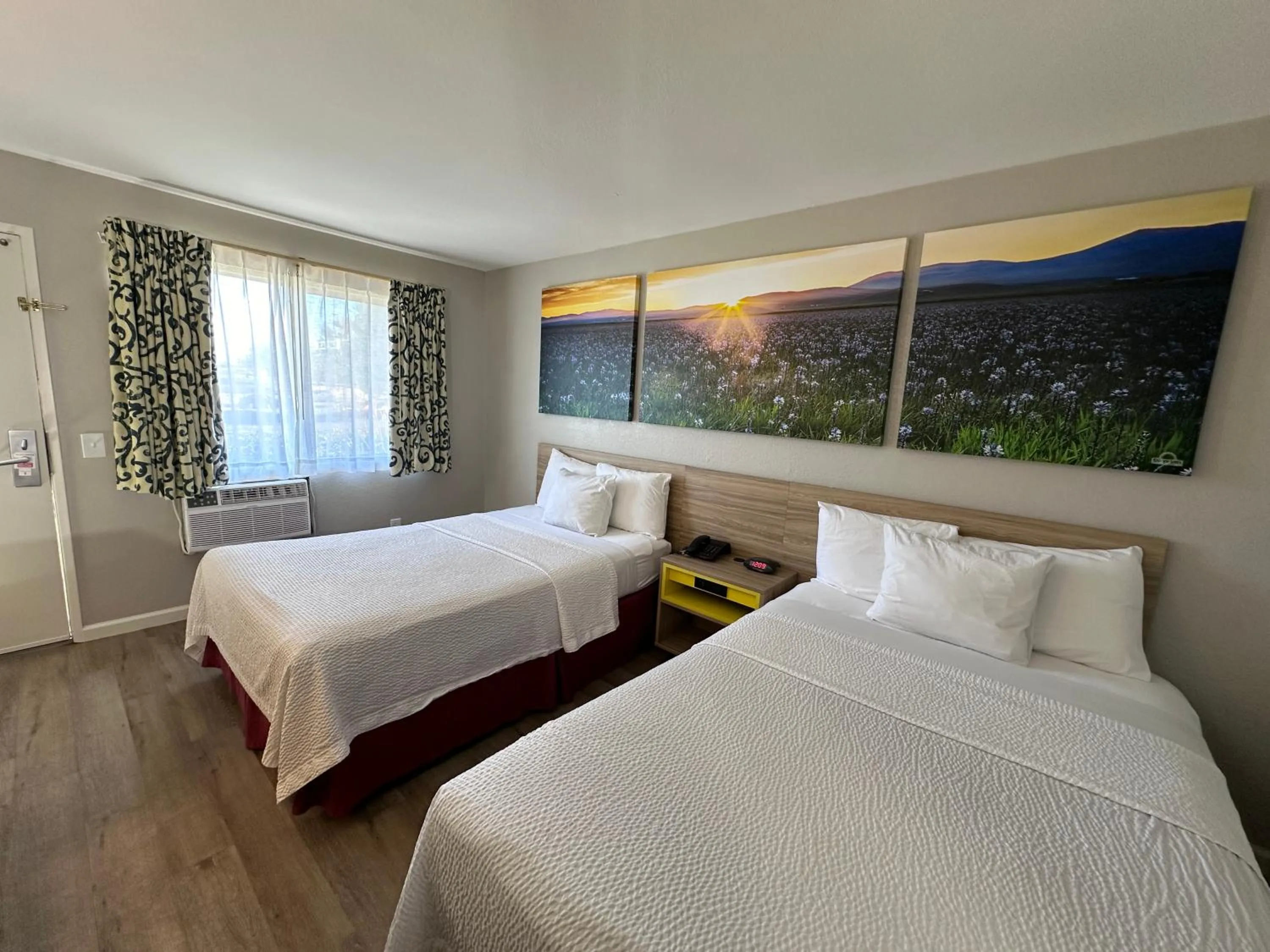 Bedroom, Bed in Days Inn by Wyndham San Marcos