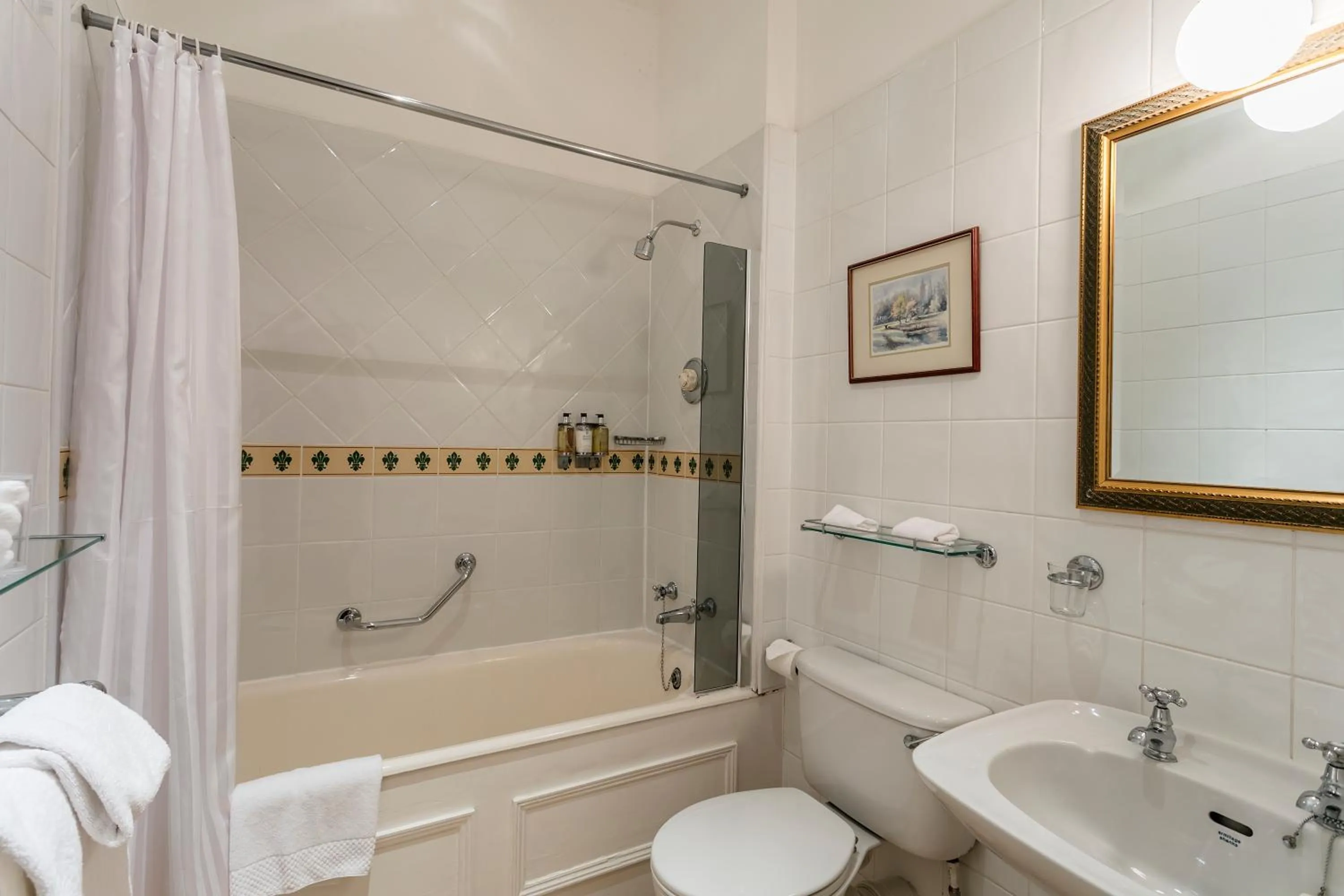 Bathroom in Dalhousie Castle