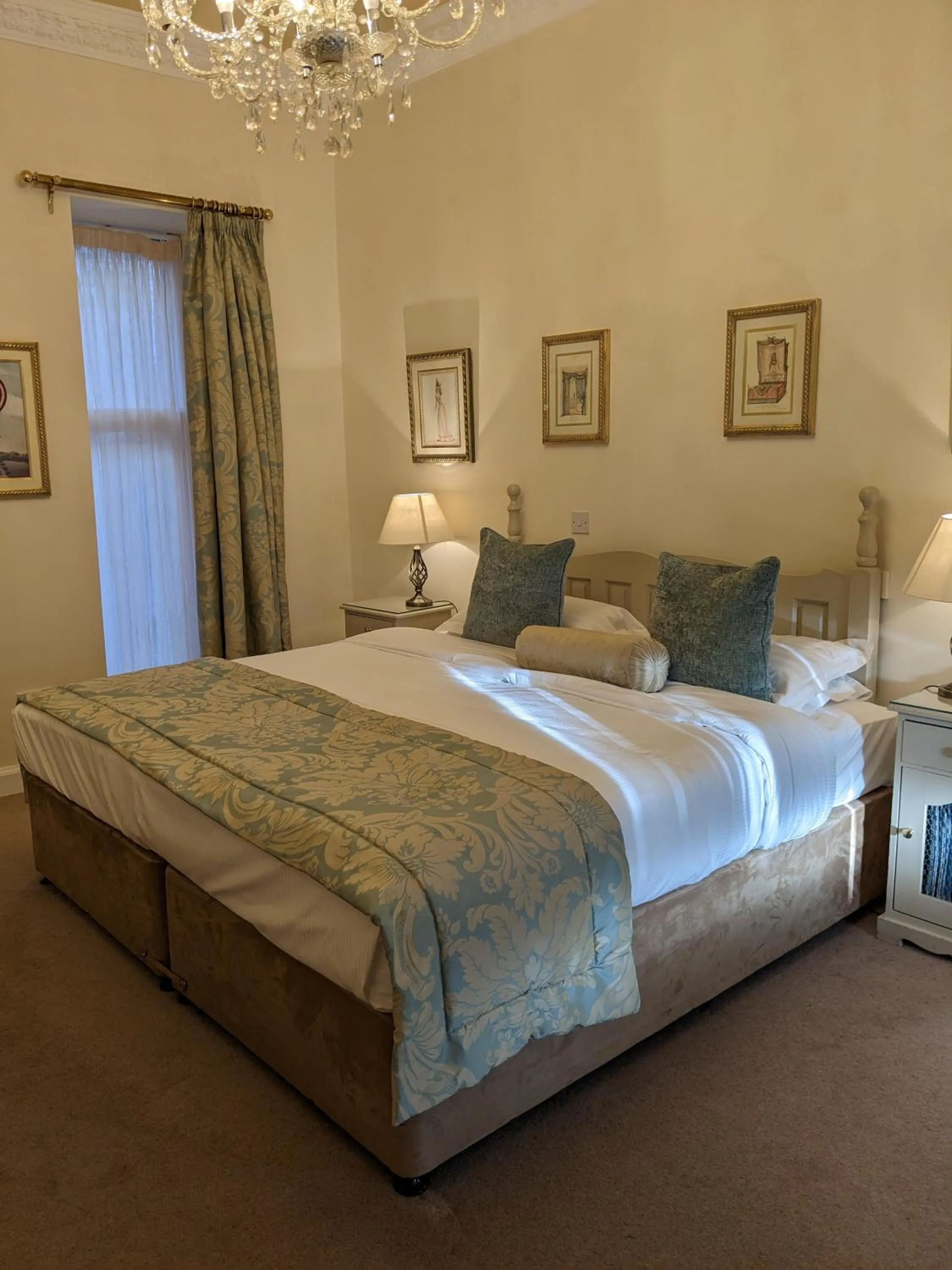 Bedroom, Bed in Dalhousie Castle