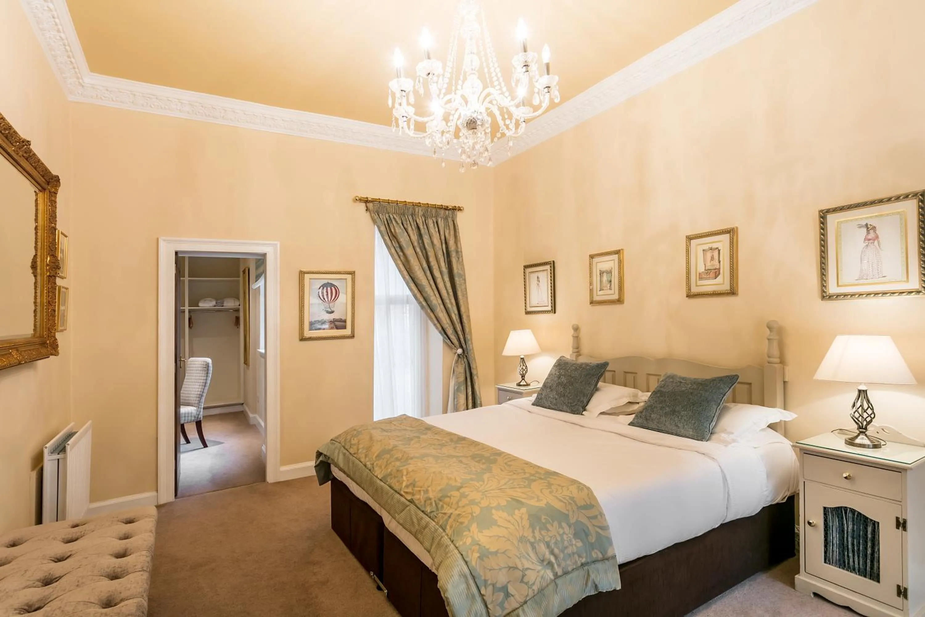 Bedroom, Bed in Dalhousie Castle