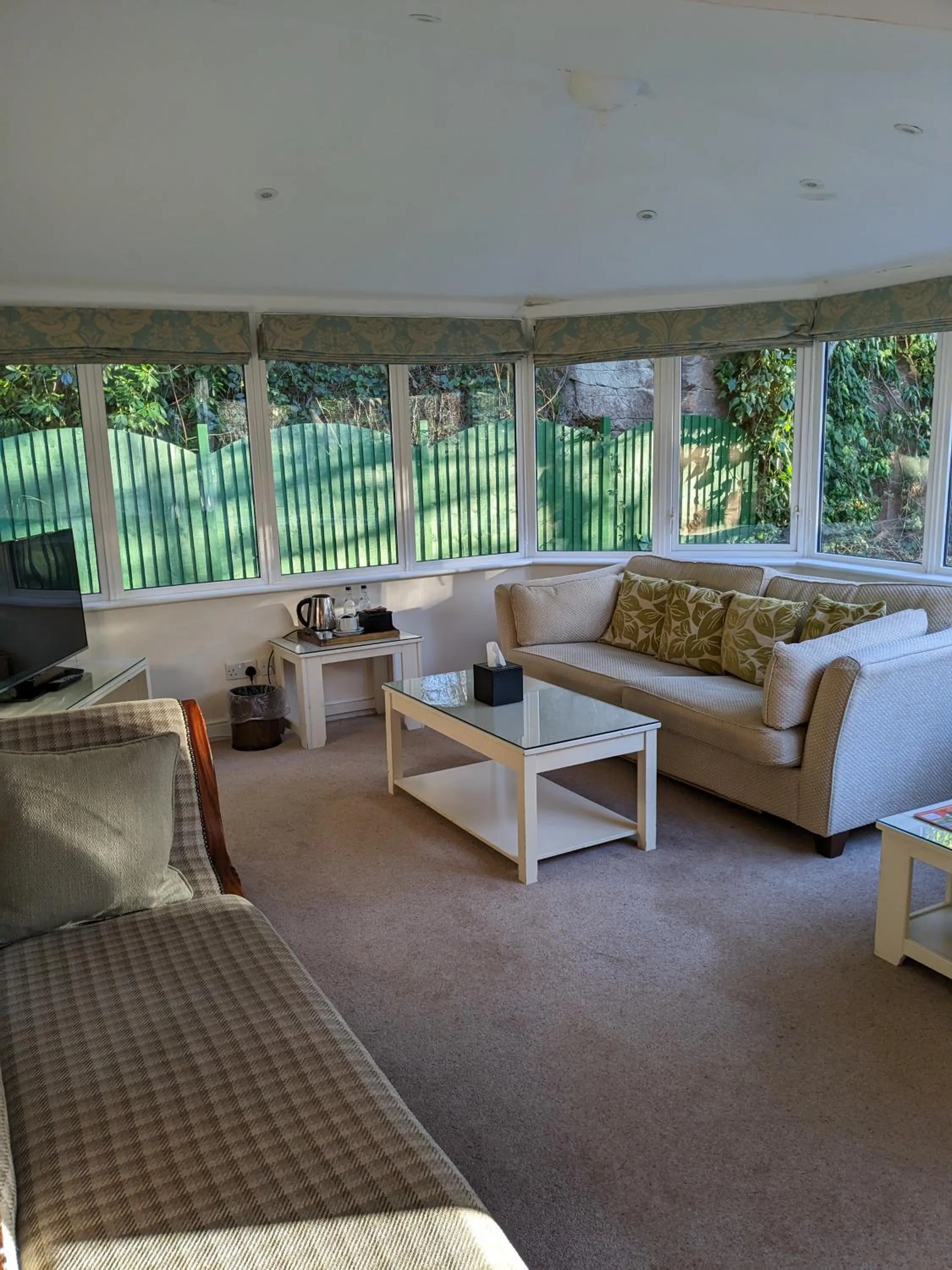 Communal lounge/ TV room in Dalhousie Castle