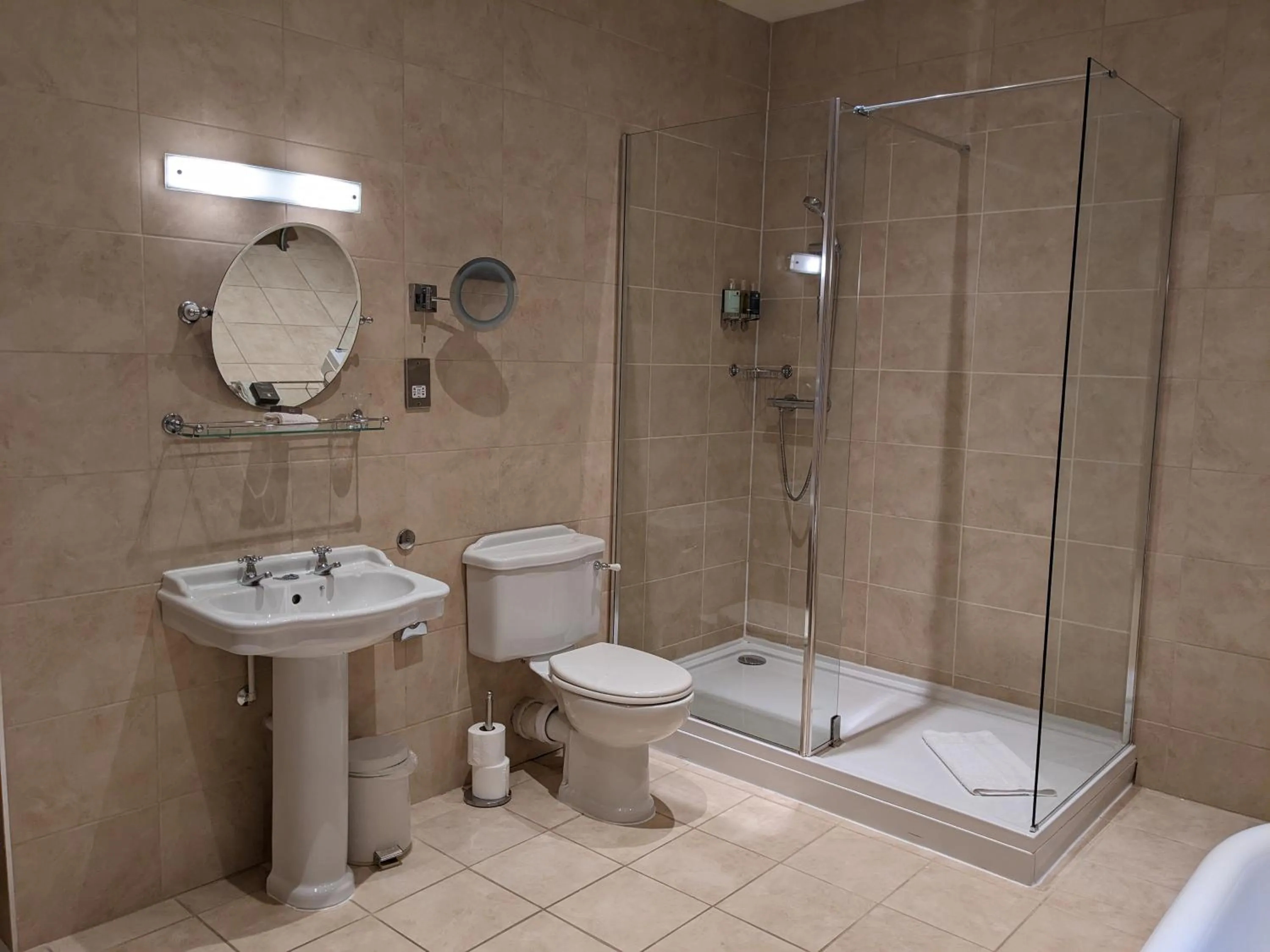 Shower in Dalhousie Castle