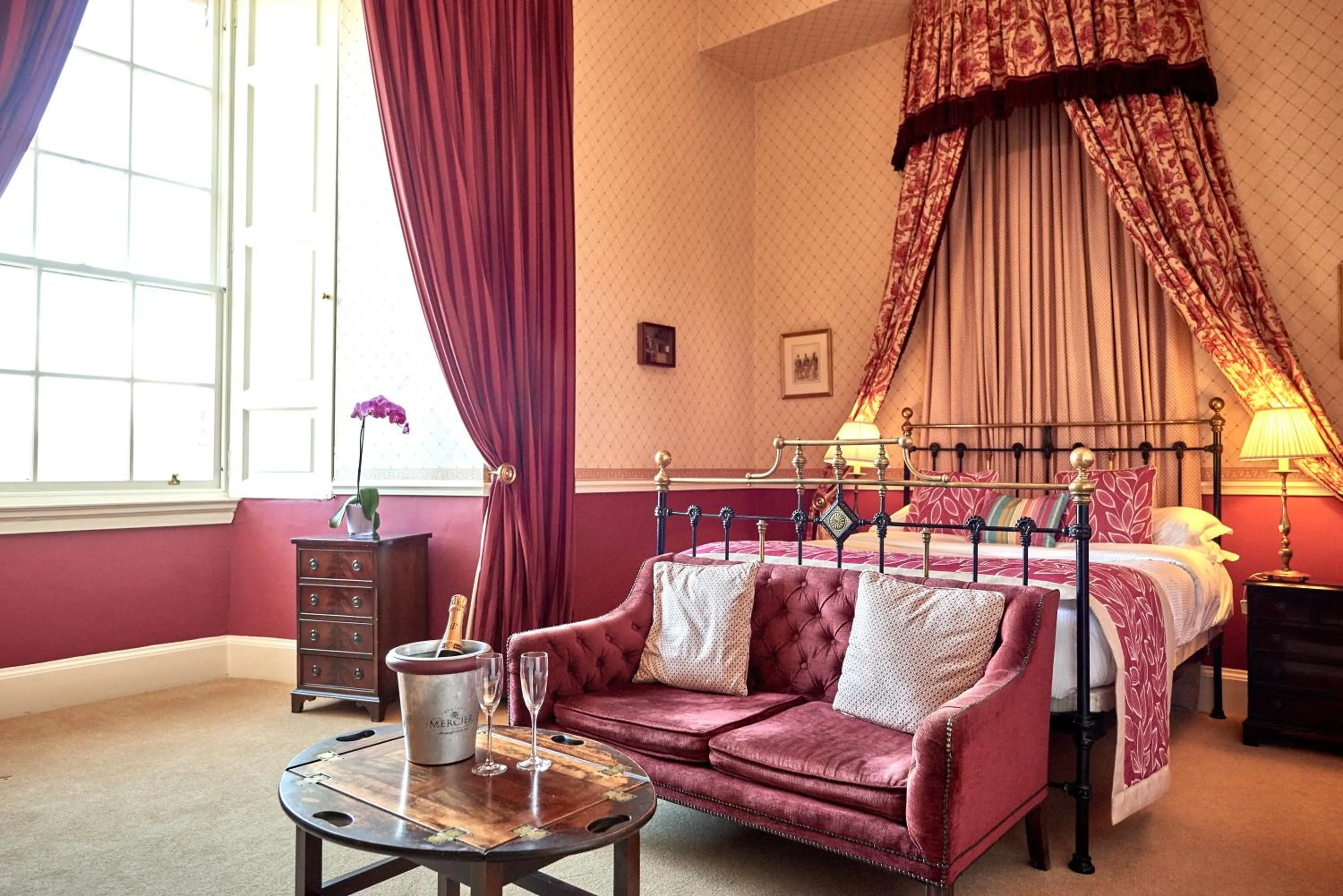 Seating area, Bed in Dalhousie Castle
