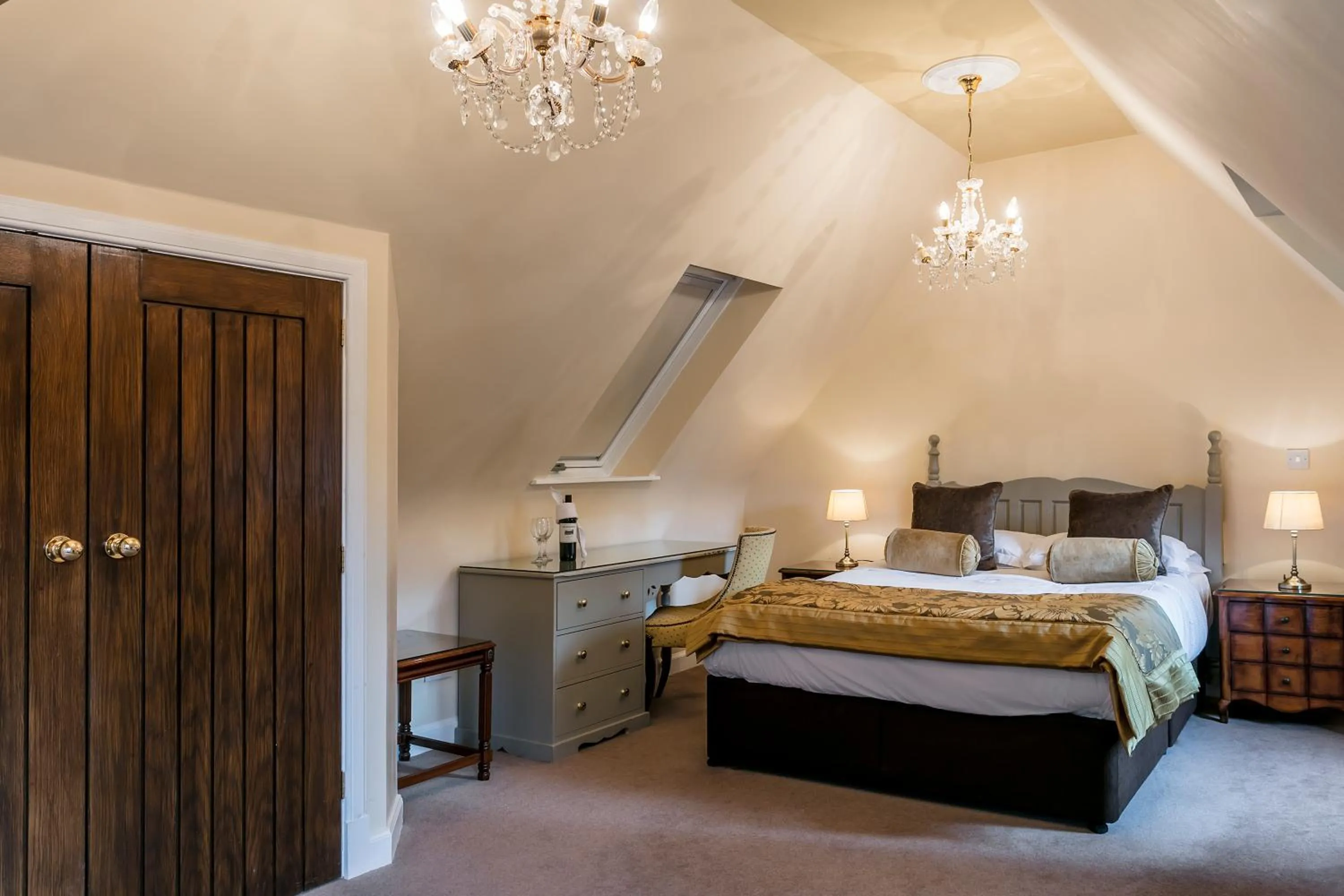 Bedroom, Bed in Dalhousie Castle